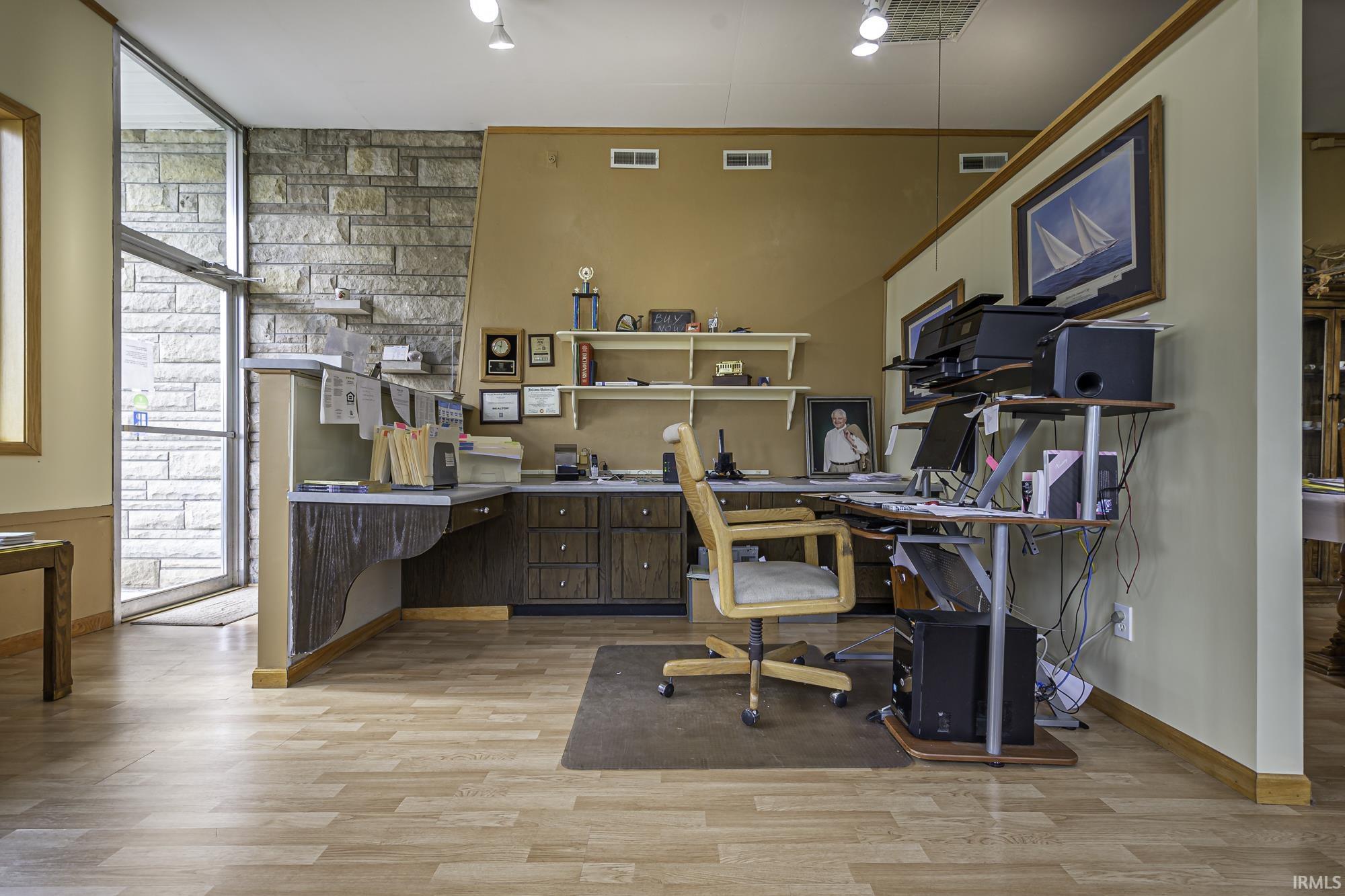 Photo 6 of 207 W Lincoln Highway