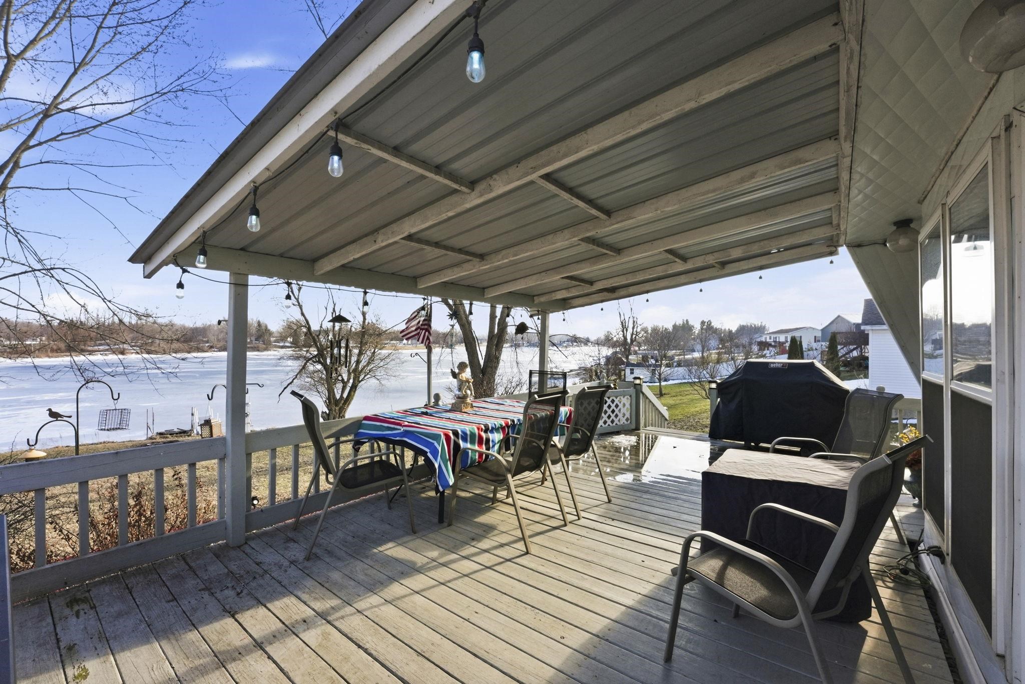 Deck featuring area for grilling