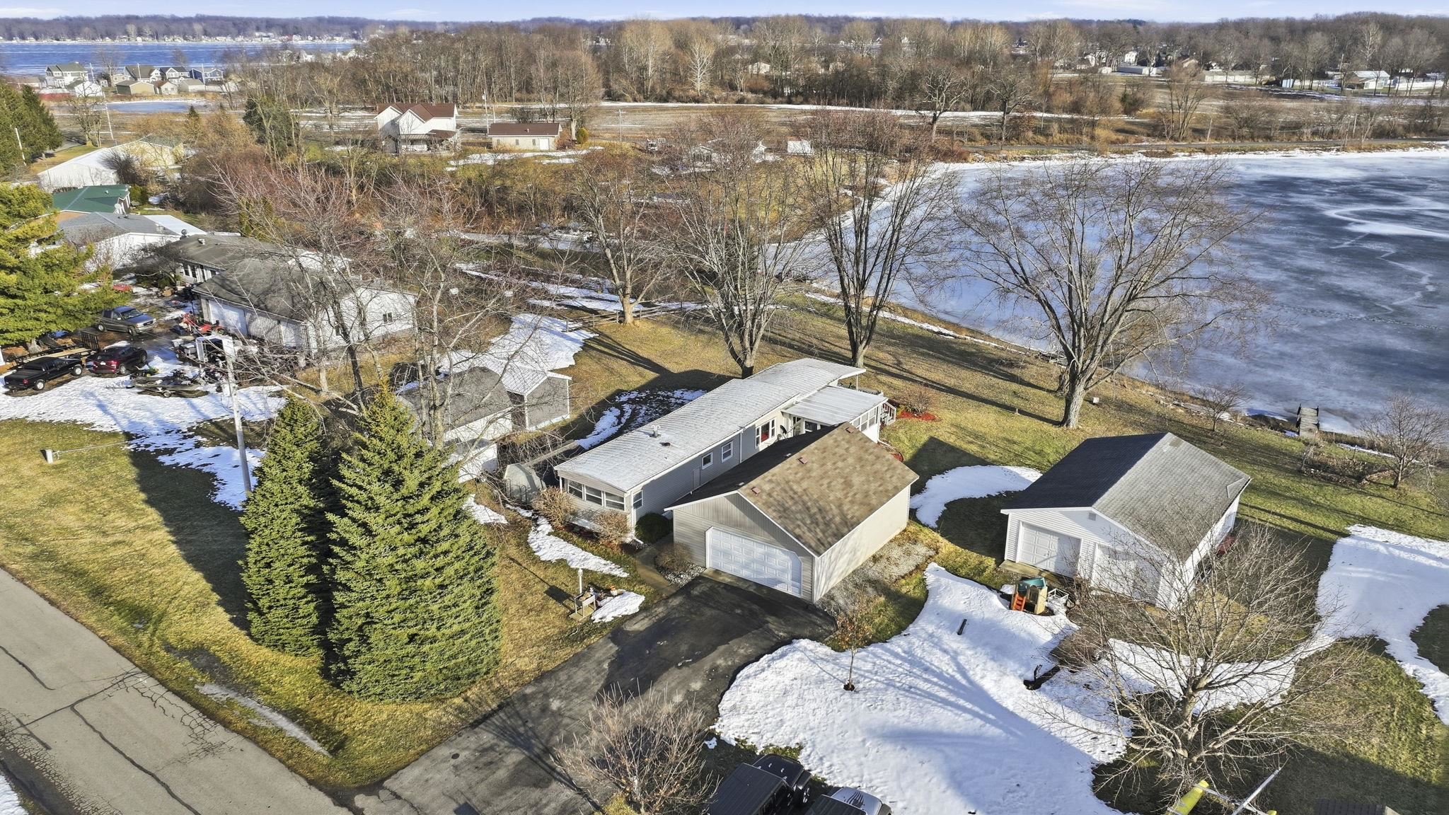 Snowy aerial view featuring a residential view
