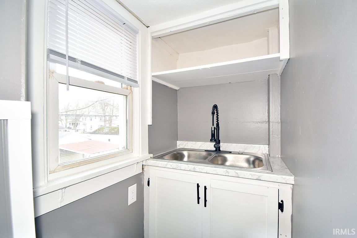 Photo 9 of 308 E Madison Street