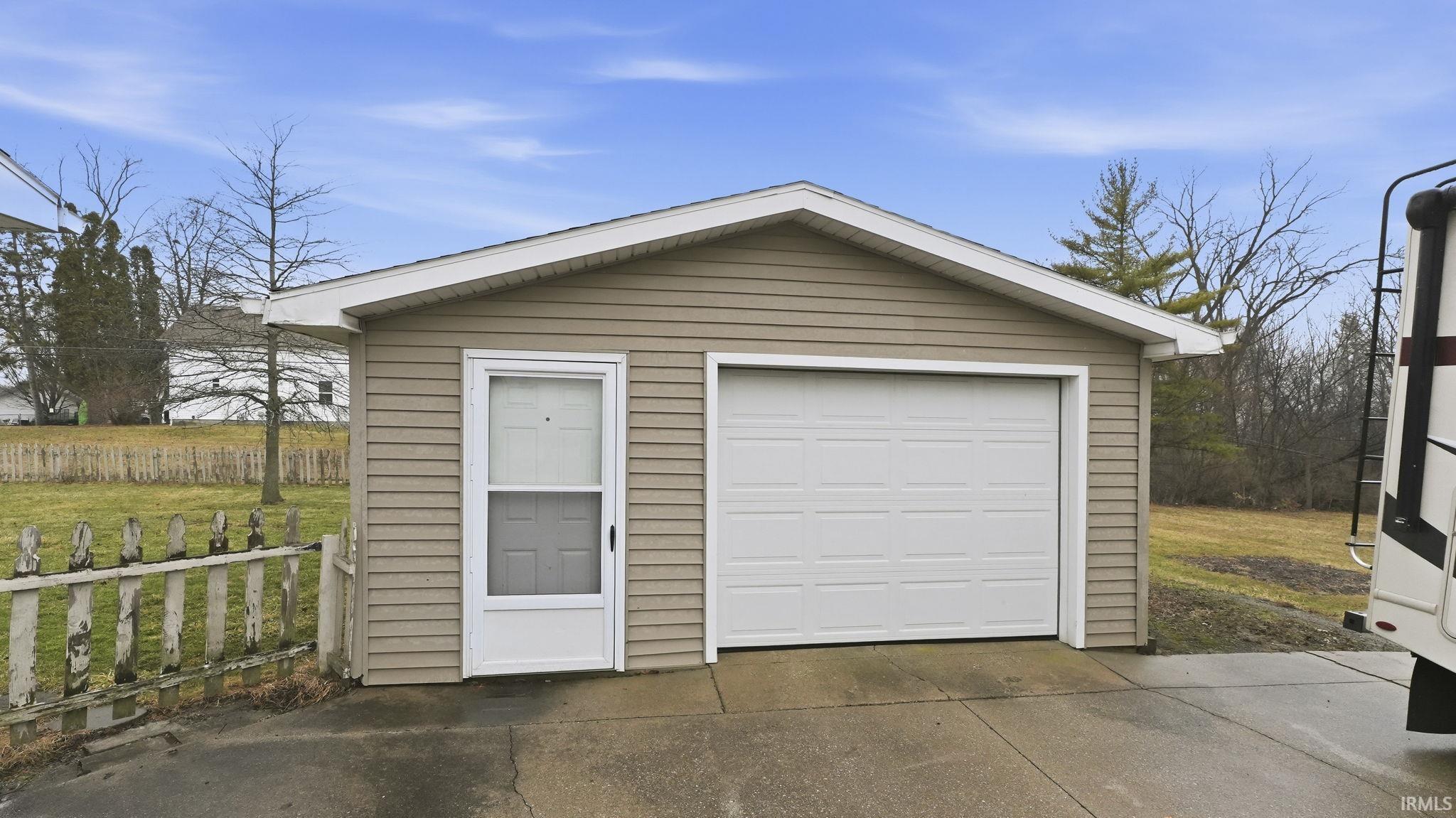 Photo 2 of 4615 Golfview Drive