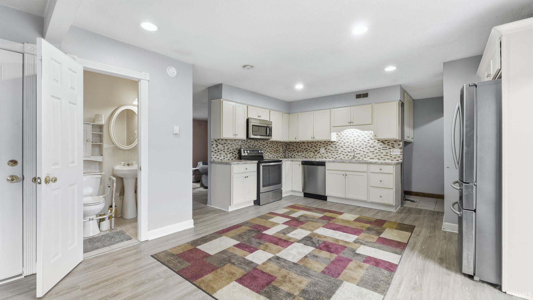 Photo 7 of 4615 Golfview Drive