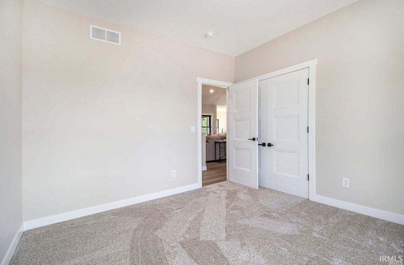 Unfurnished bedroom with carpet flooring and a closet