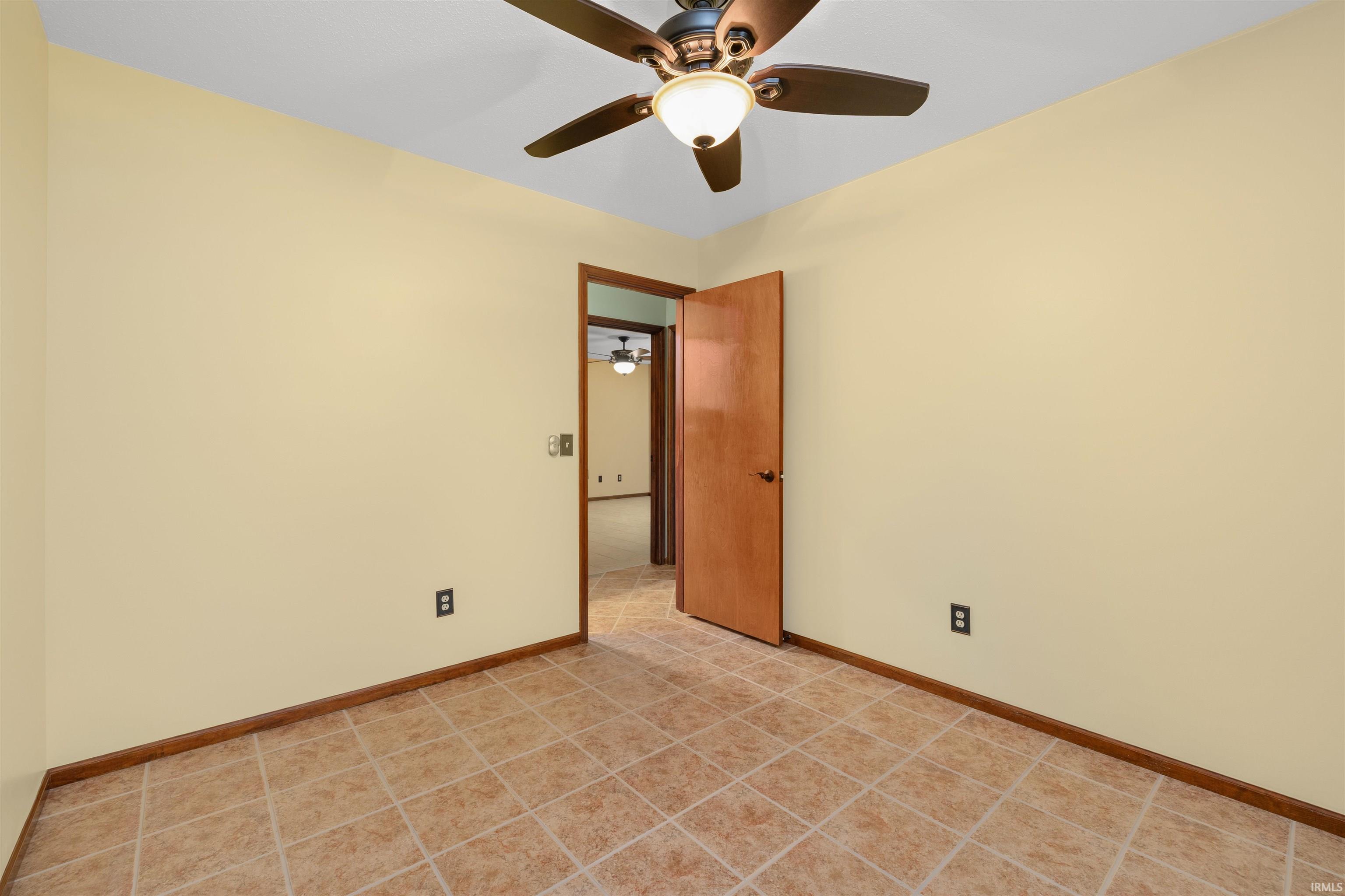 Unfurnished room featuring baseboards and a ceiling fan