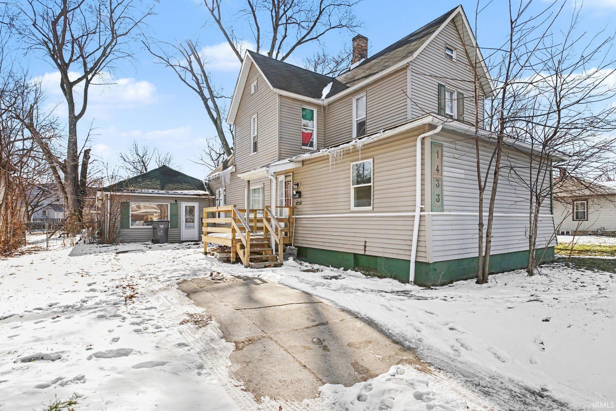 Photo 3 of 1433 W Franklin Street