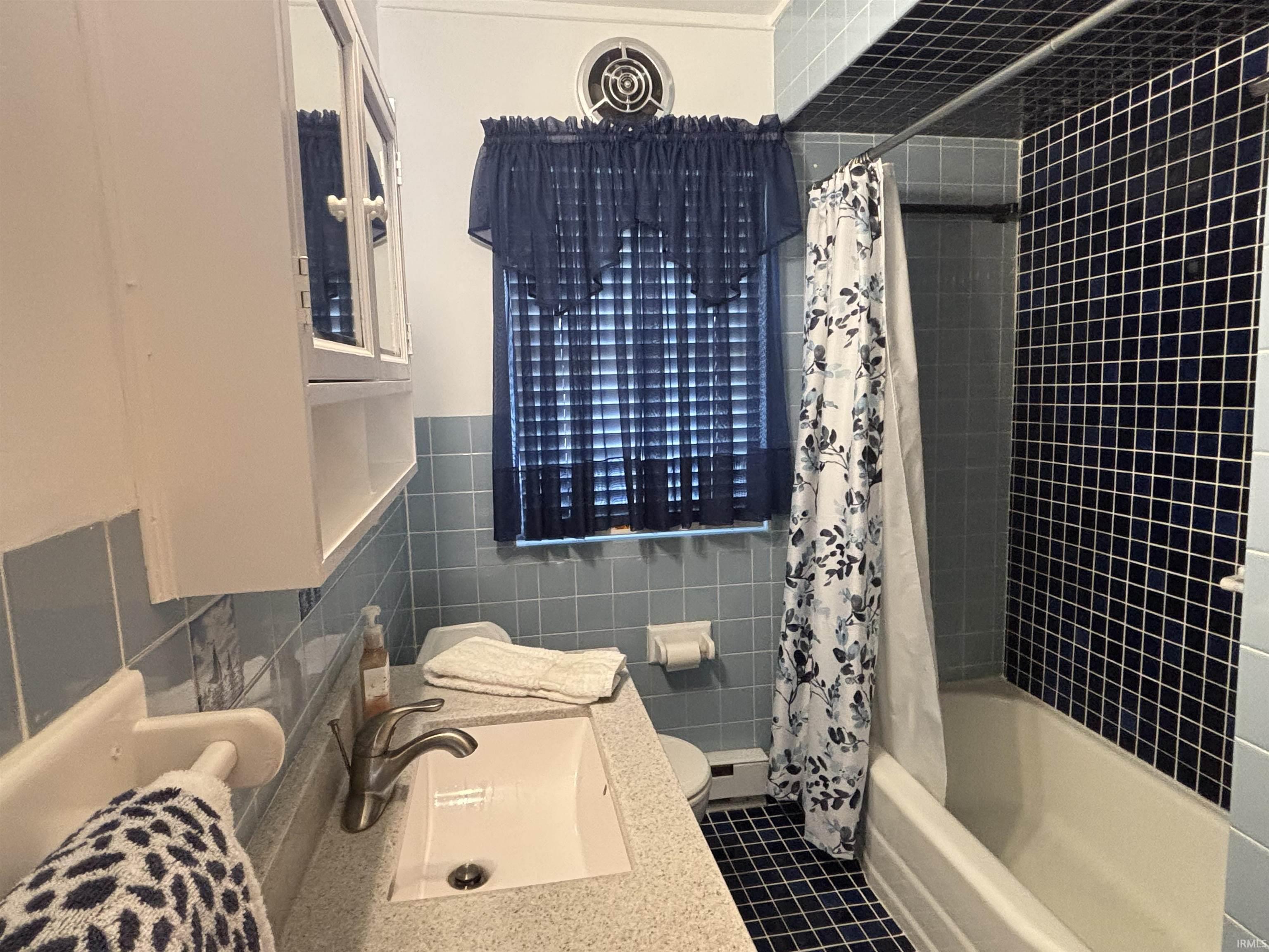 Photo 16 of 3410 CHARLOTTE Avenue