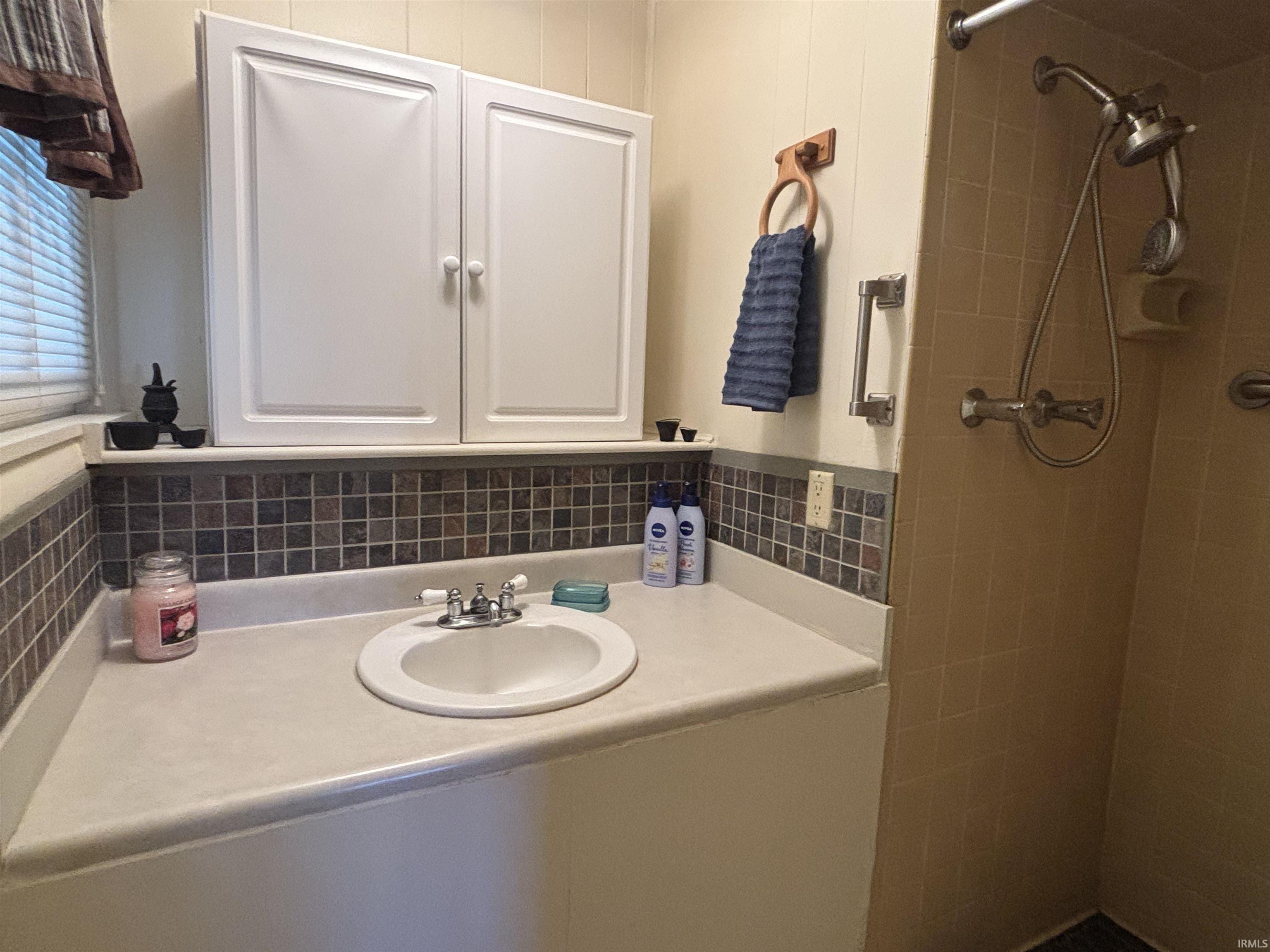 Photo 18 of 3410 CHARLOTTE Avenue