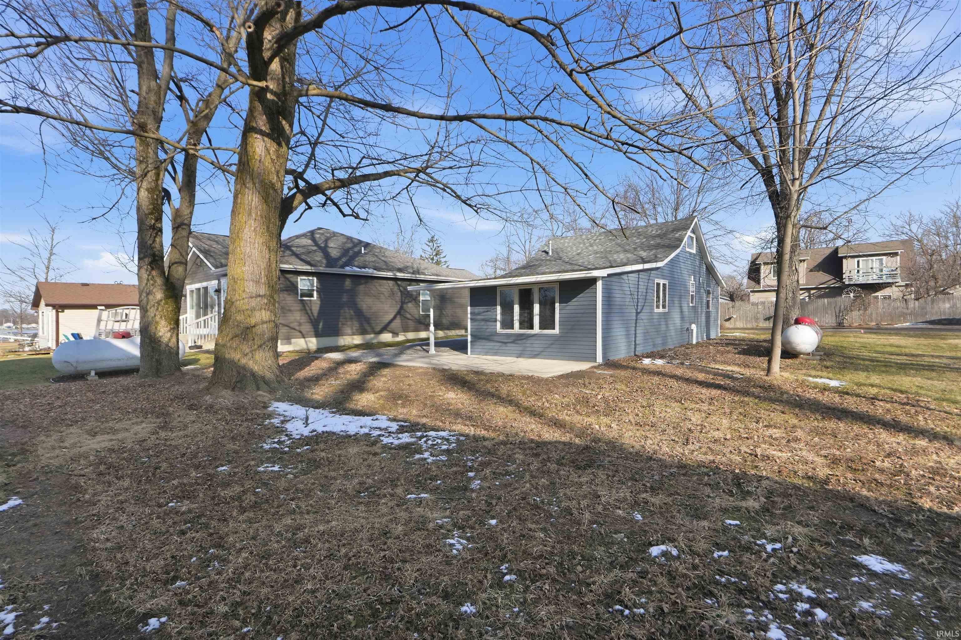 View of front of house featuring a front lawn