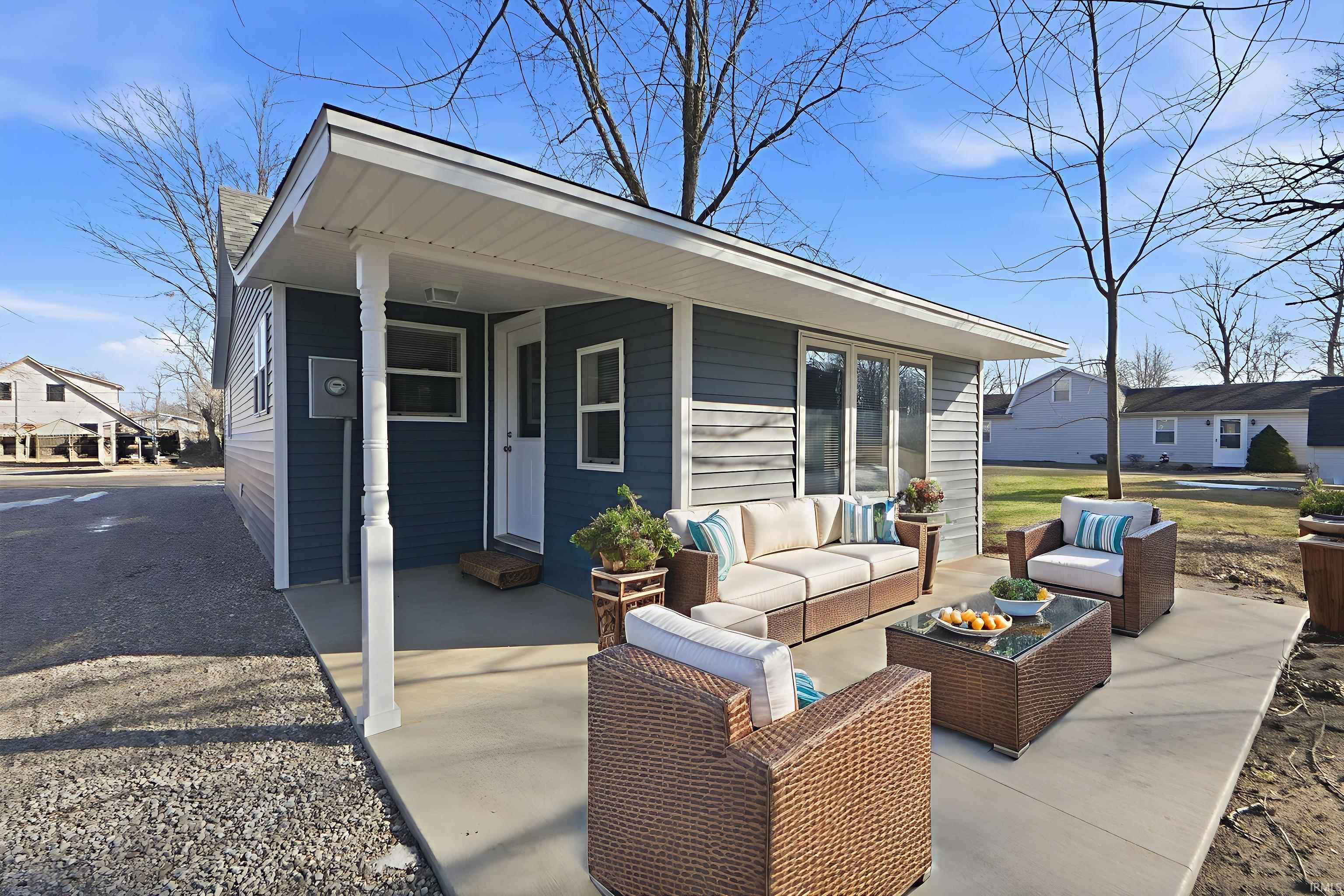 Porch with an outdoor lounge area