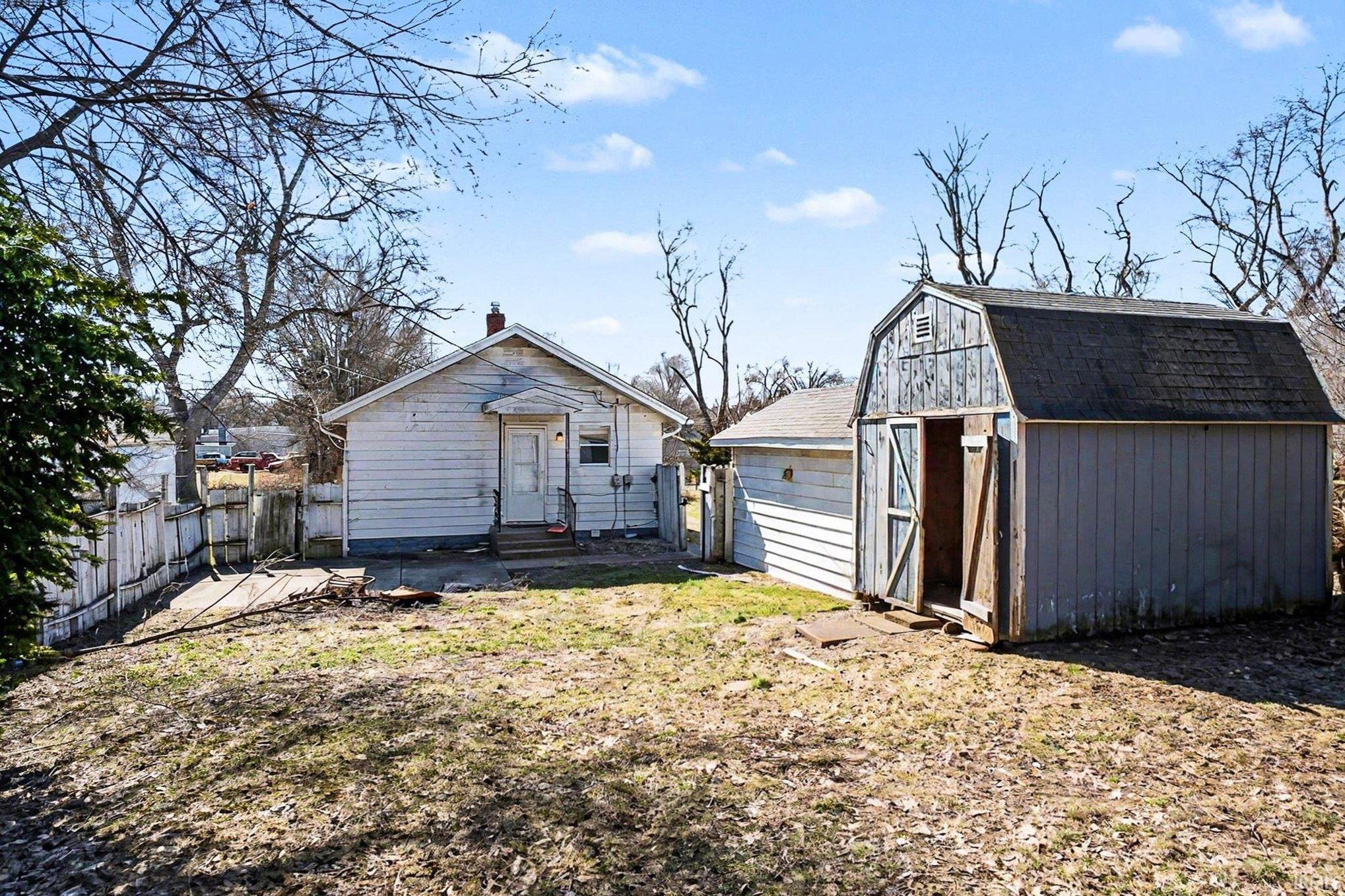 Backyard w/shed