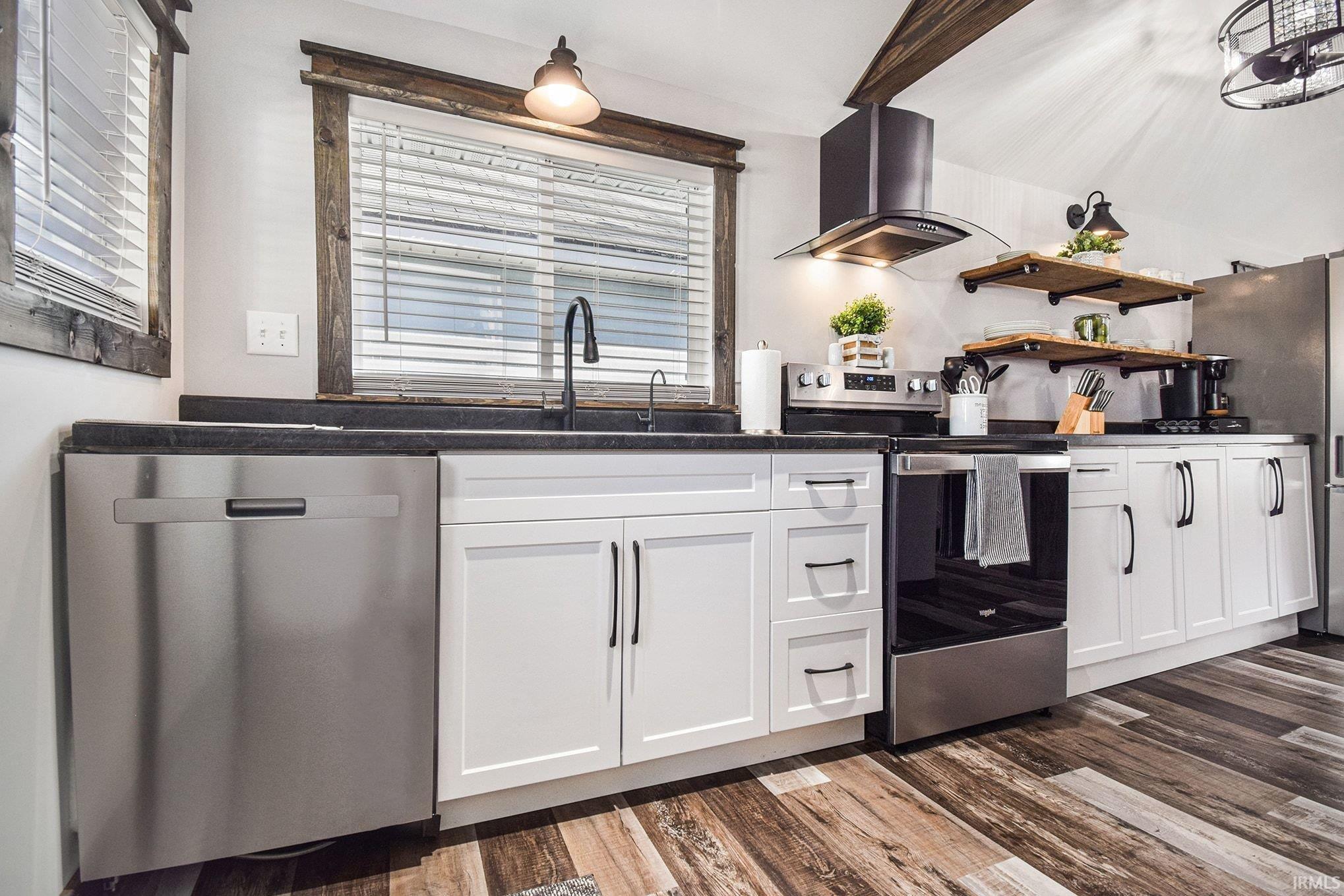 Photo 17 of 19 EMS W16C Lane