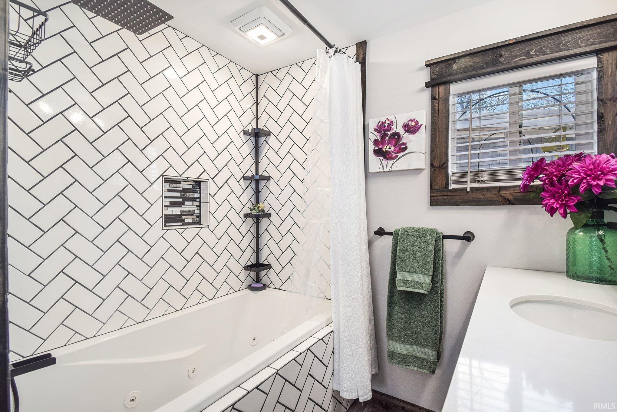 Photo 23 of 19 EMS W16C Lane