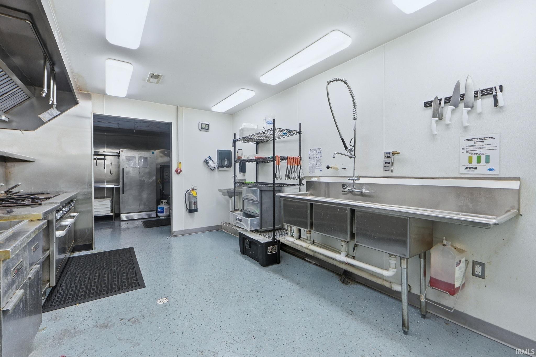 Photo 12 of 202 W Whitley Street