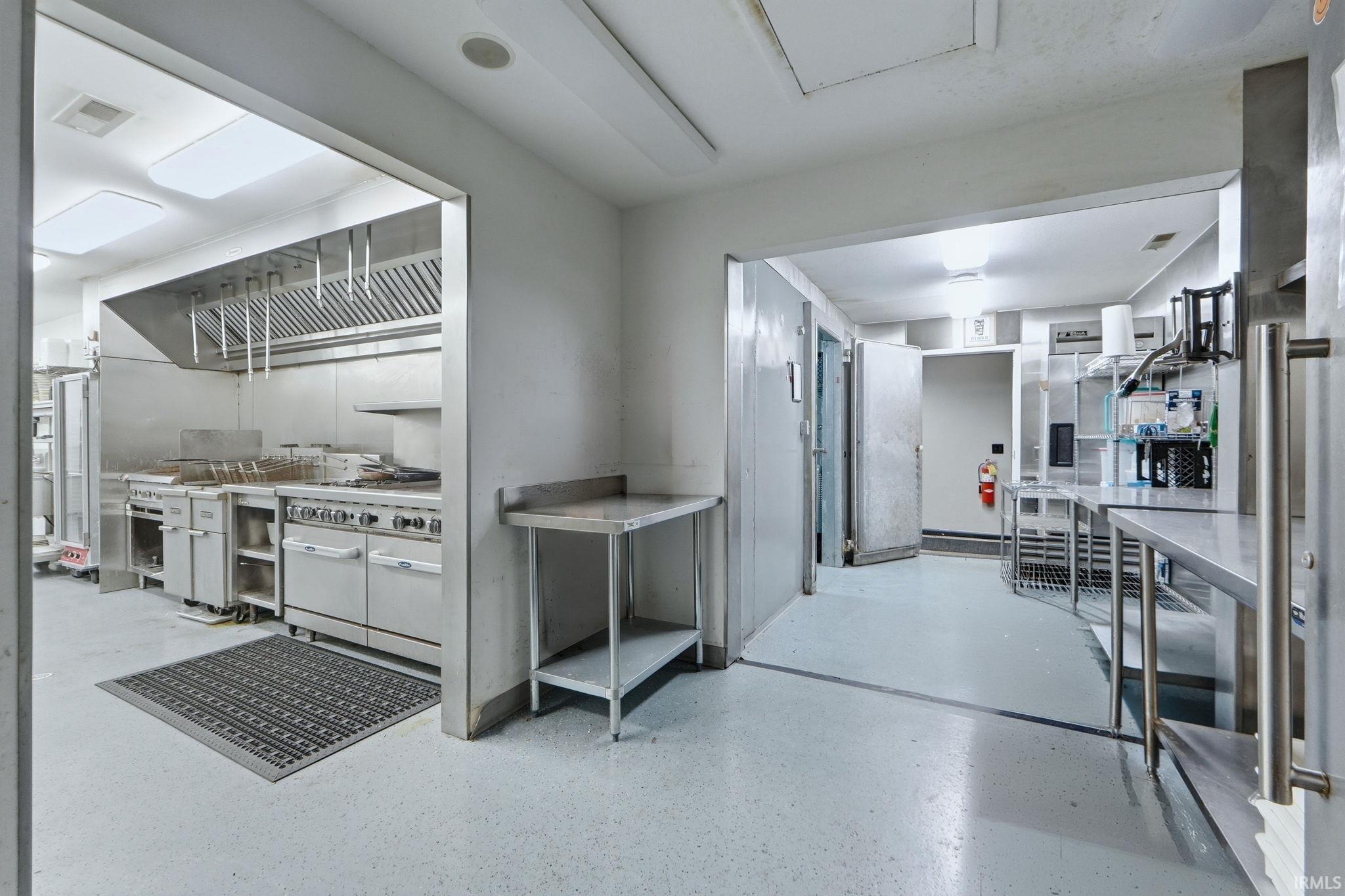 Photo 19 of 202 W Whitley Street