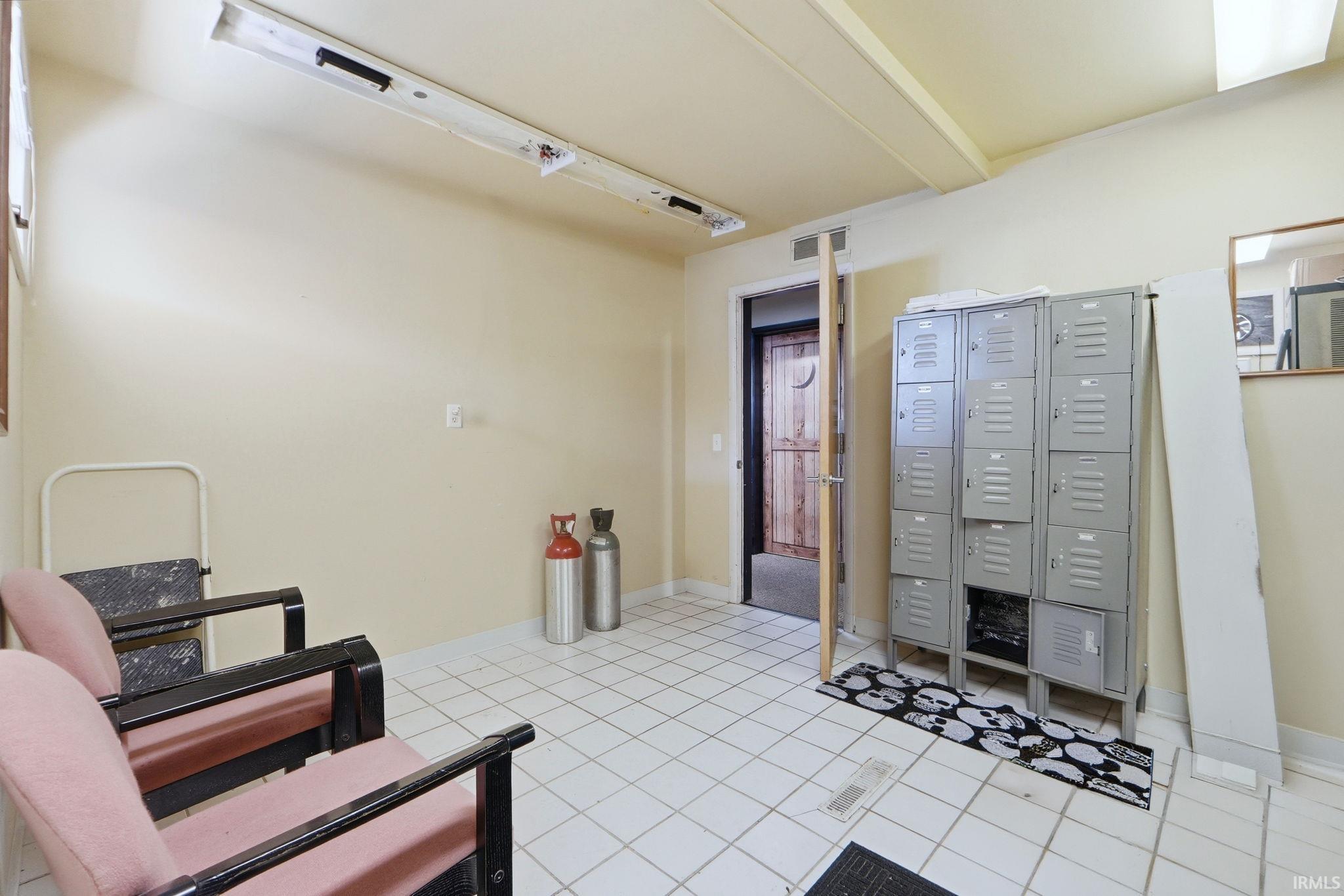 Photo 30 of 202 W Whitley Street