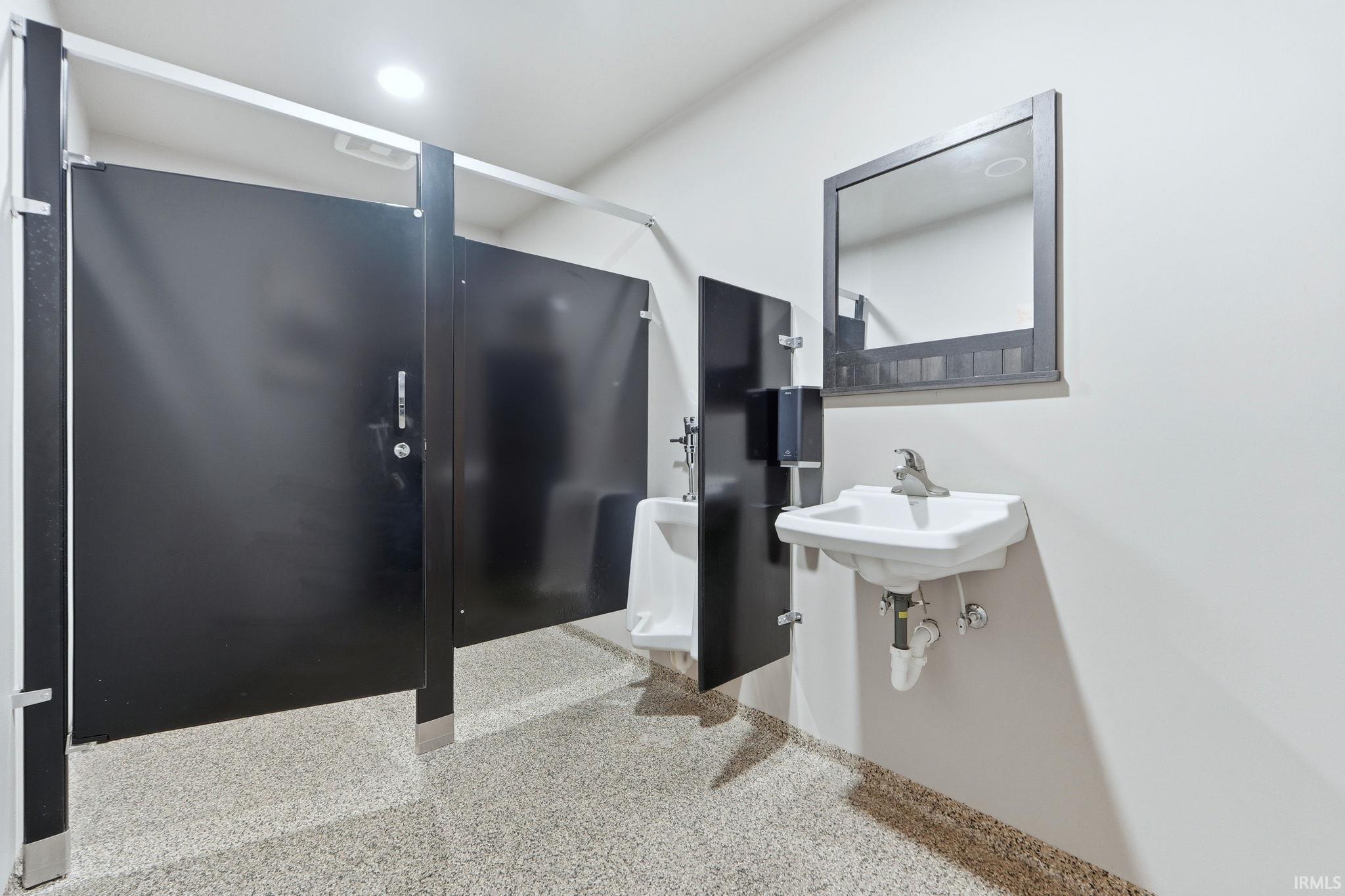 Photo 32 of 202 W Whitley Street