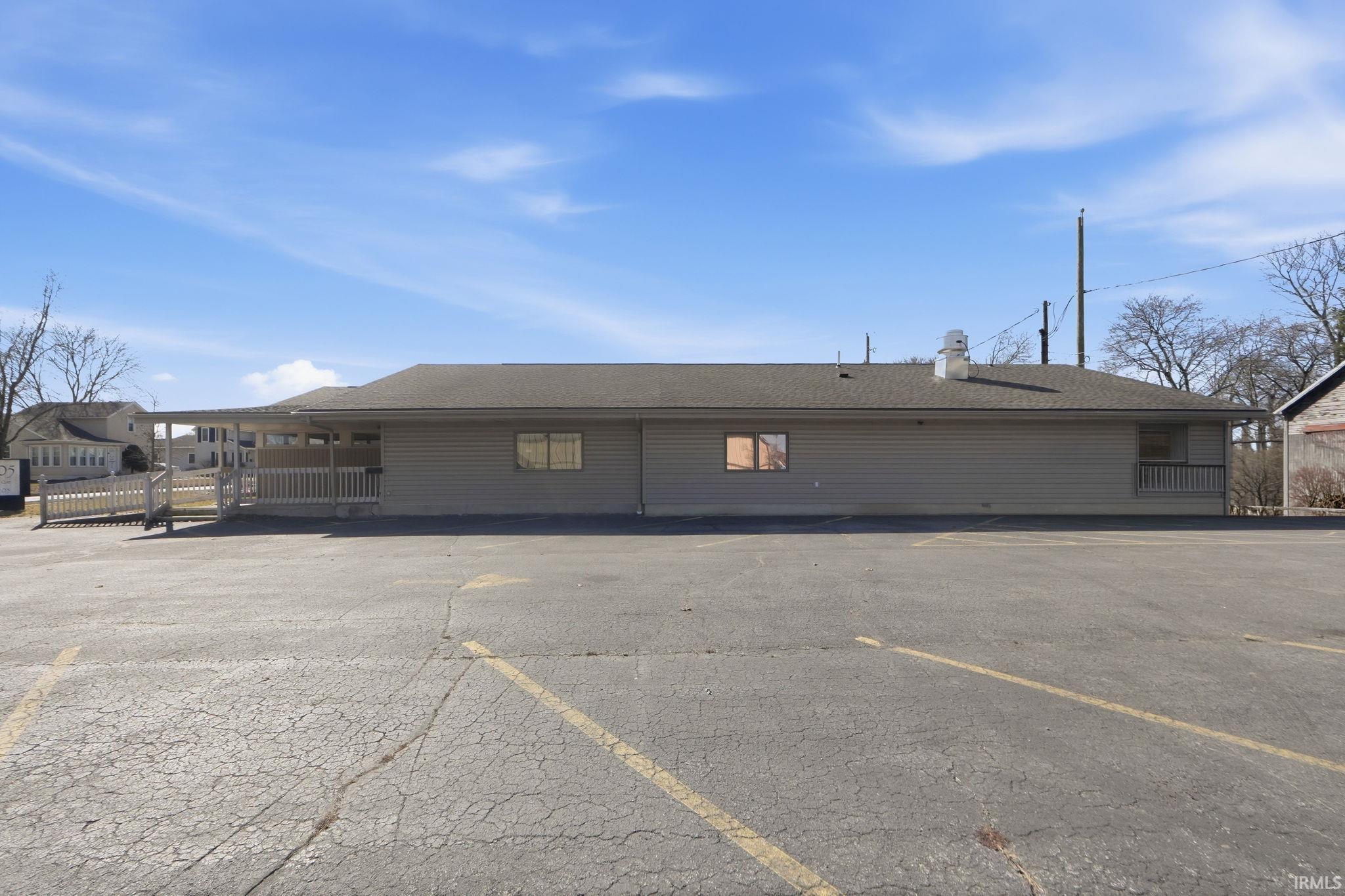 Photo 35 of 202 W Whitley Street