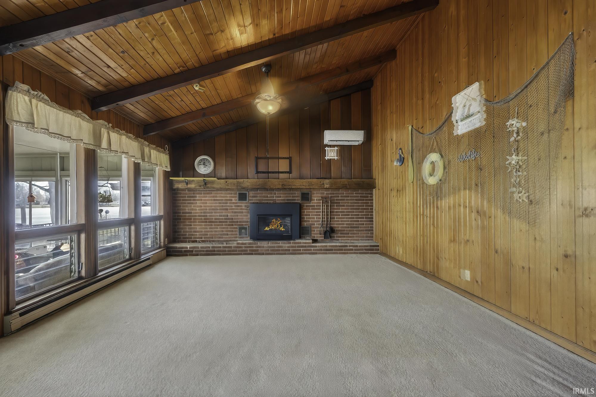 Photo 11 of 47 E Ireland Drive