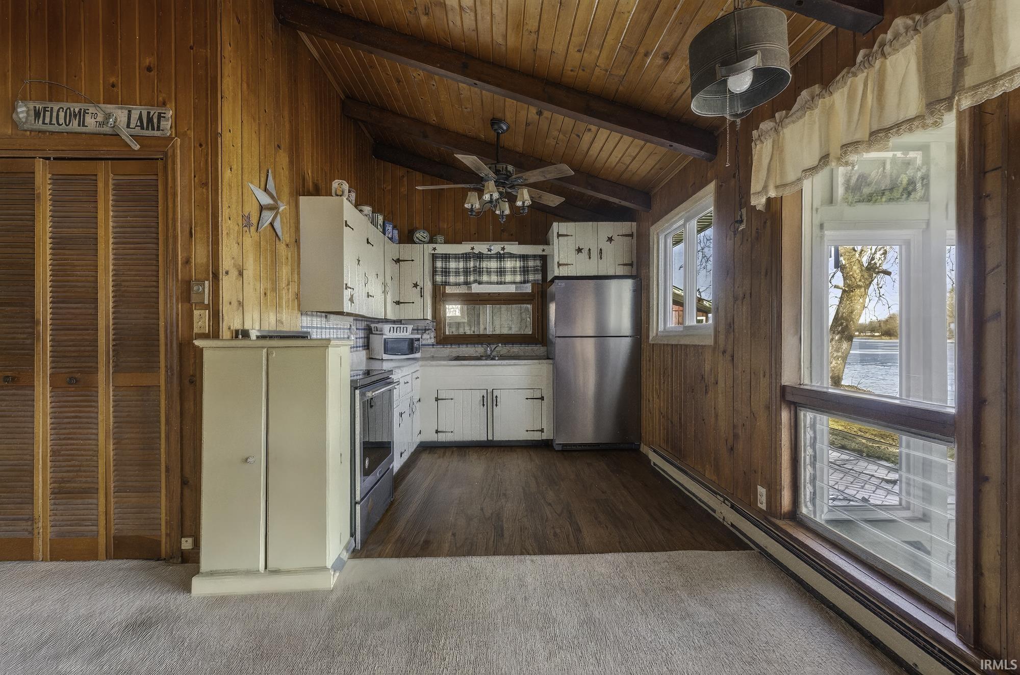 Photo 14 of 47 E Ireland Drive