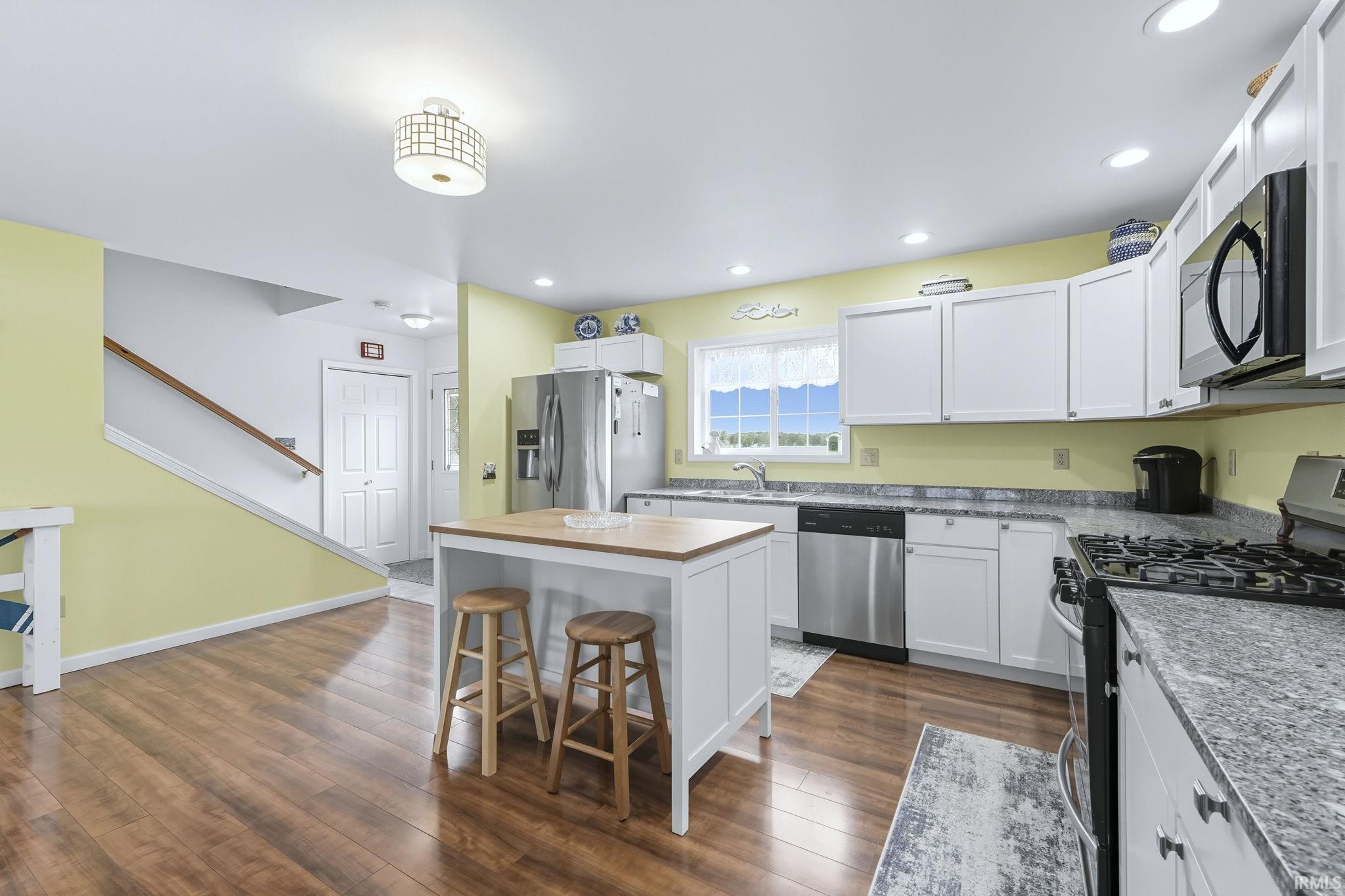 Photo 6 of 1425 E 700 Road