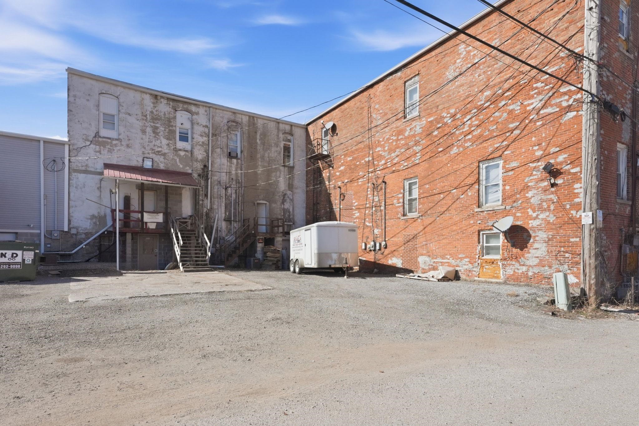View of apartment building / complex