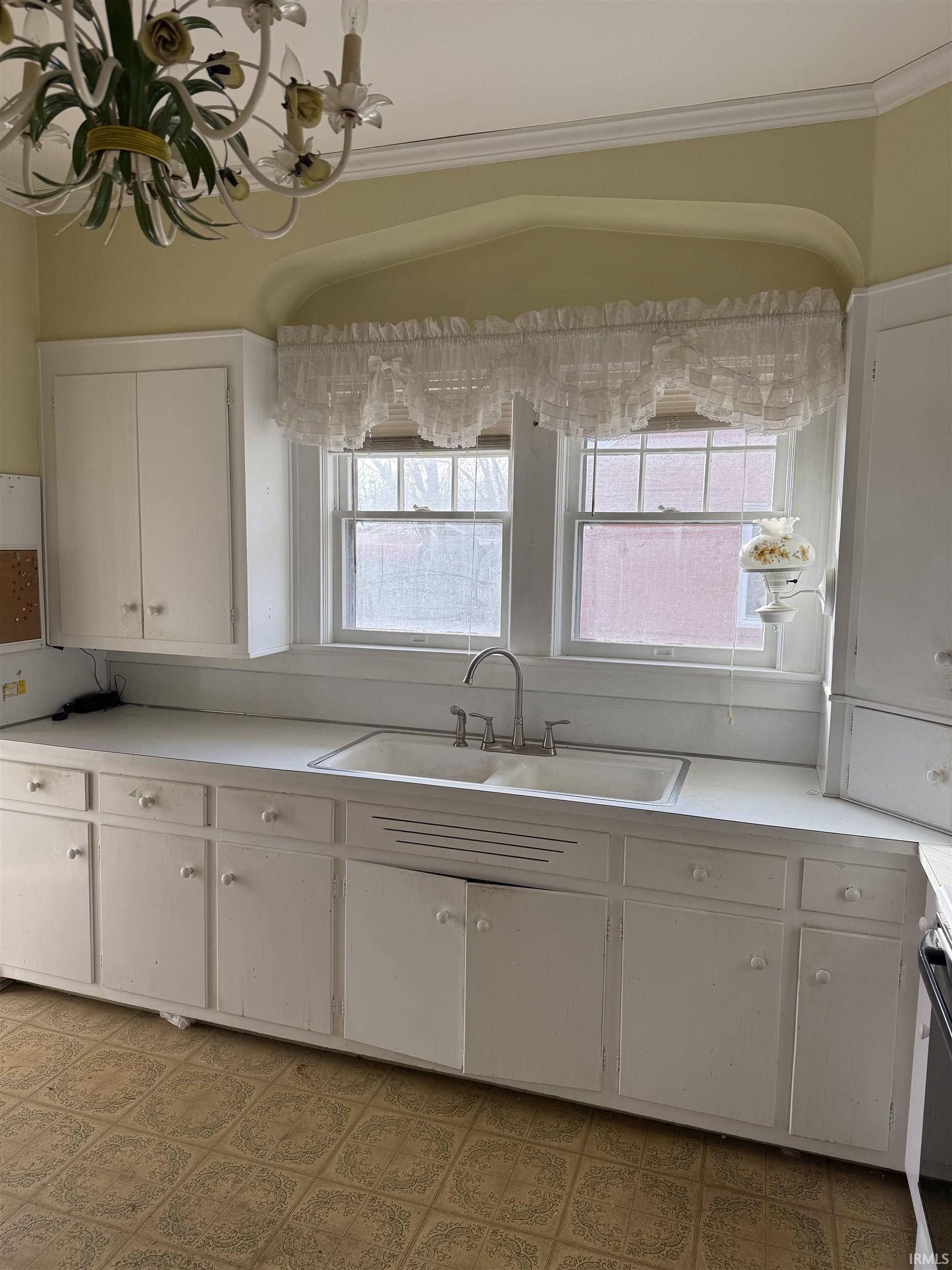 Homes for sale in Evansville, IN | 2013 Vogel Rd, Evansville, IN 47711 | MLS# 202607412