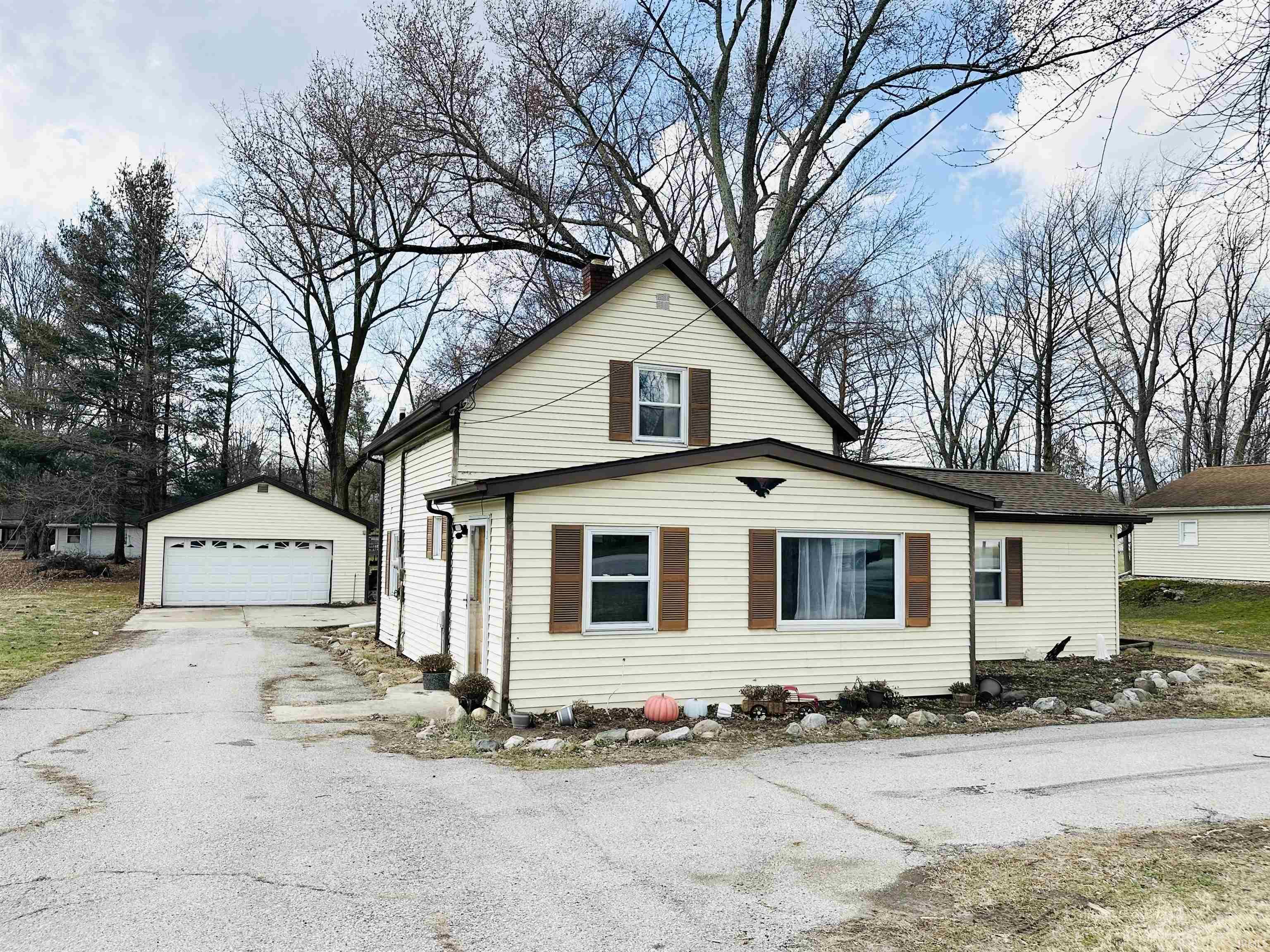 Homes for sale in Lakeville, IN | 65159 Us 31 Hwy, Lakeville, IN 46536 | MLS# 202607497