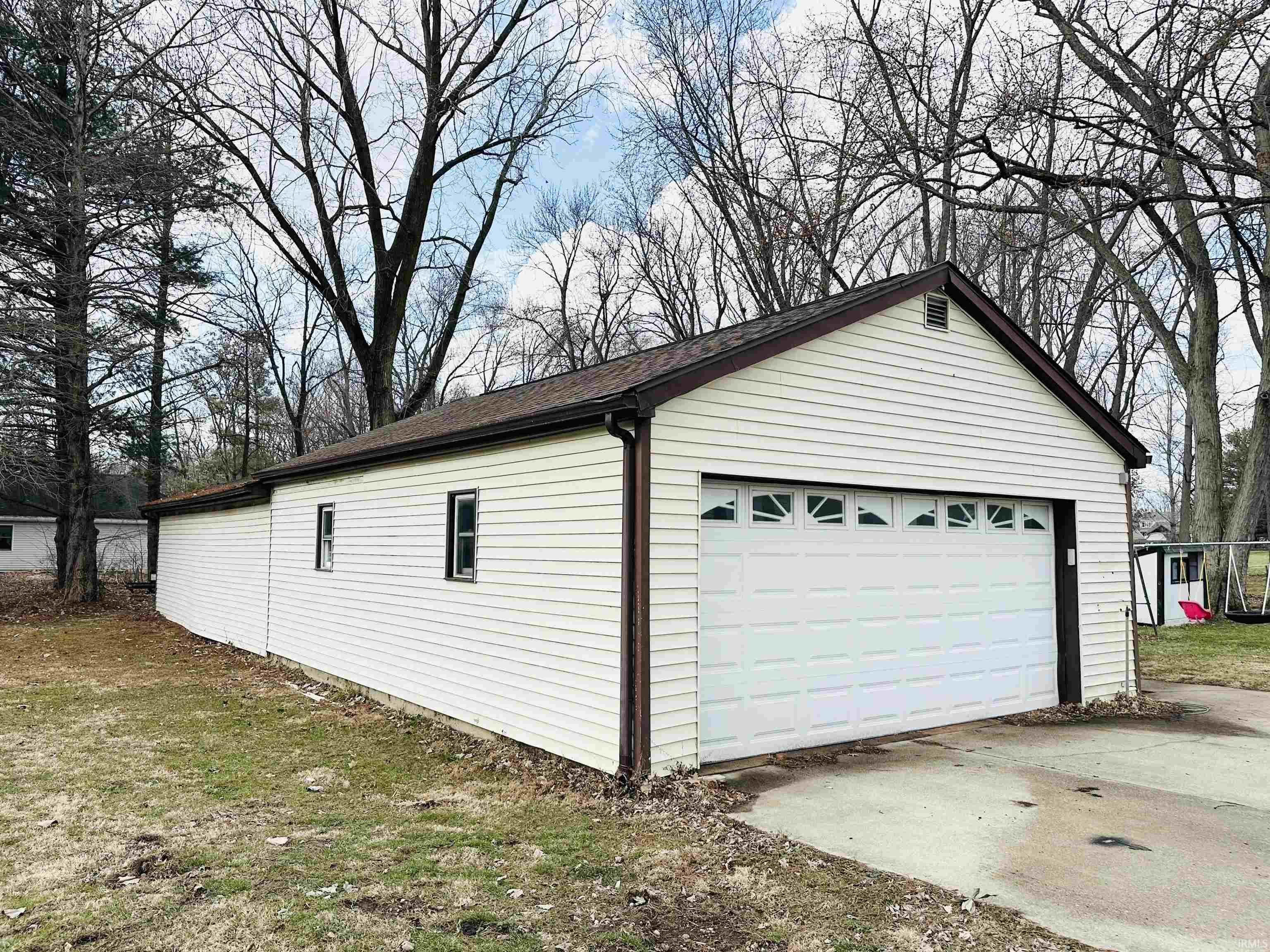 Homes for sale in Lakeville, IN | 65159 Us 31 Hwy, Lakeville, IN 46536 | MLS# 202607497