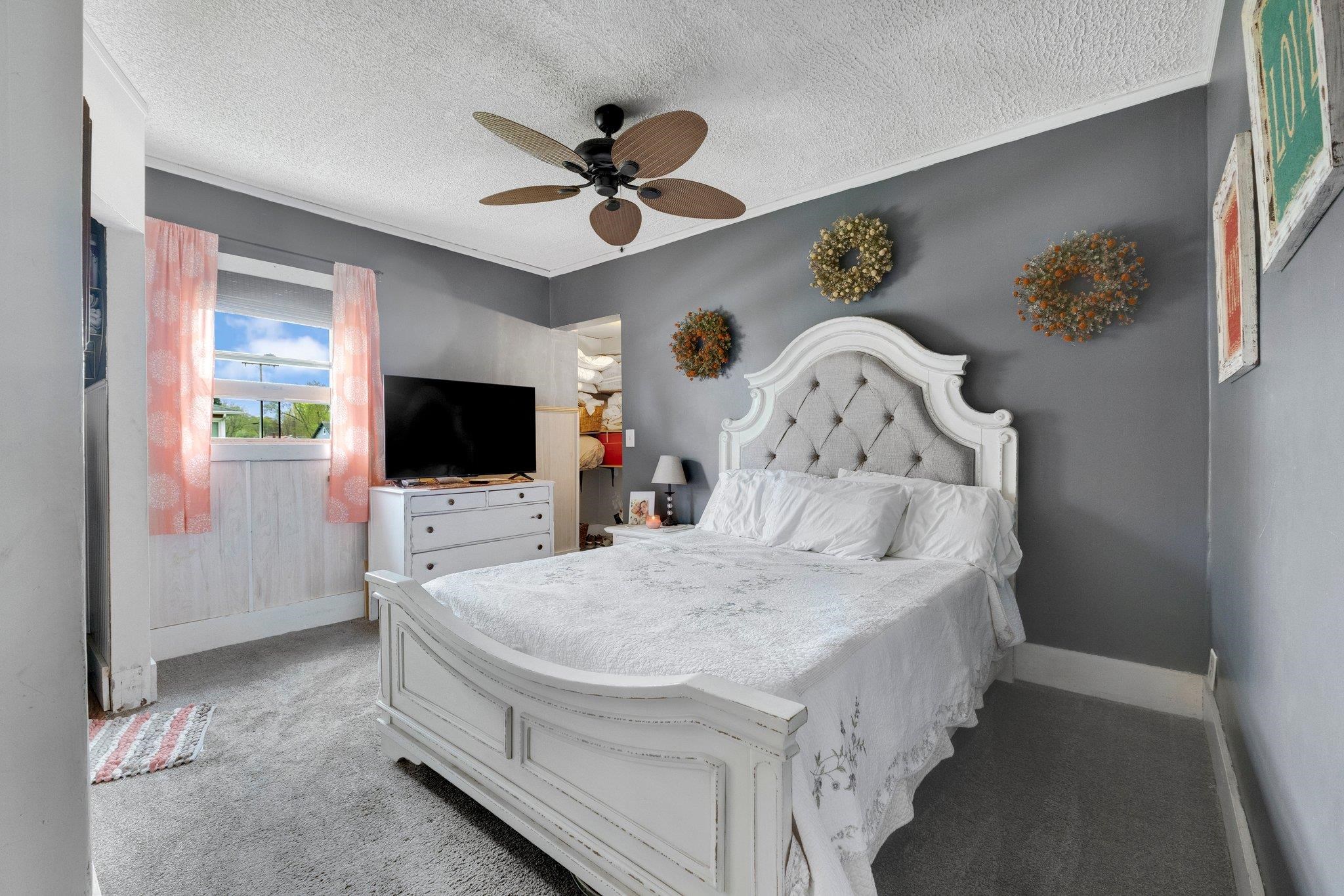 Photo 12 of 1605 E Clark Street