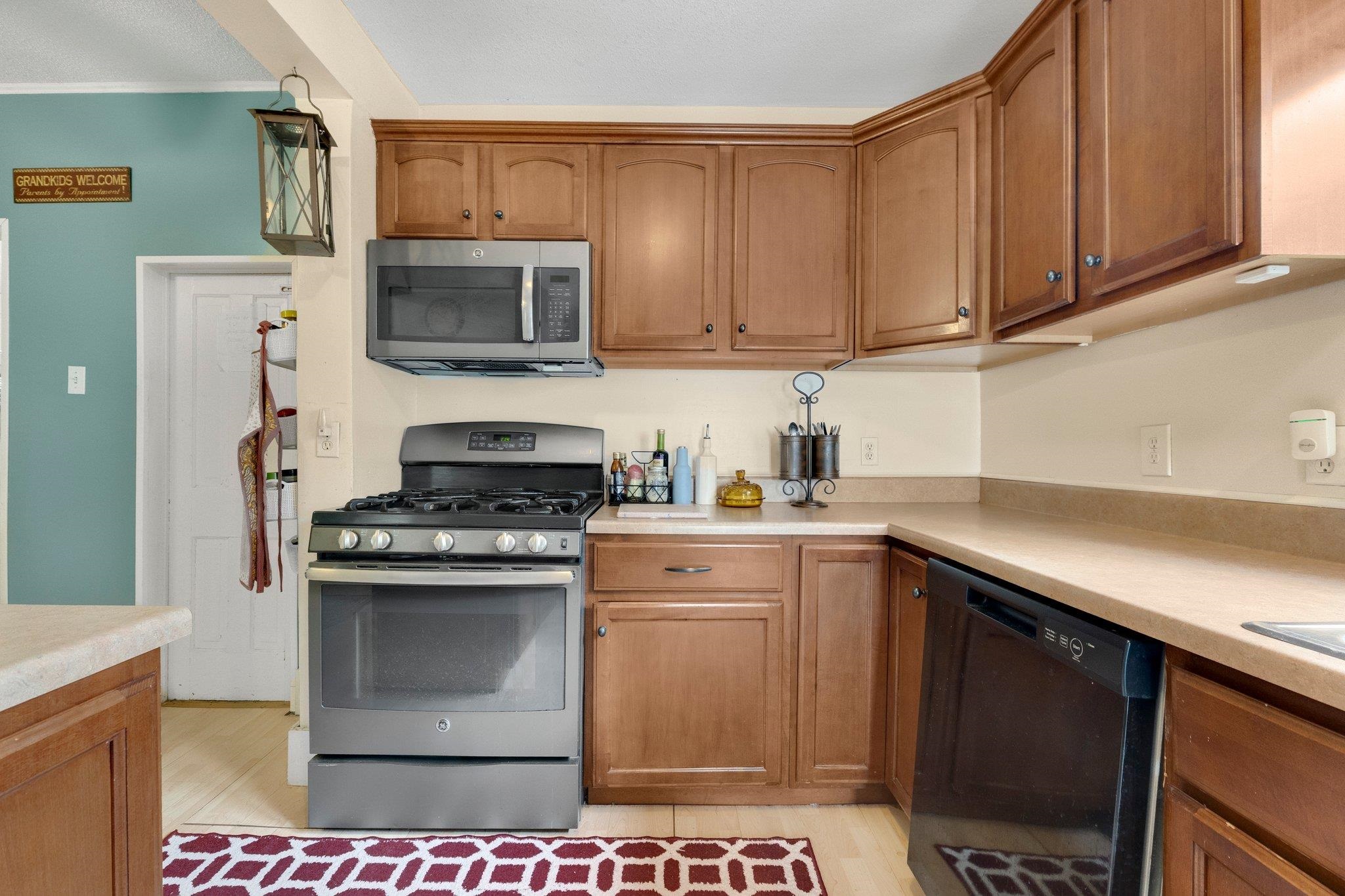 Photo 2 of 1605 E Clark Street