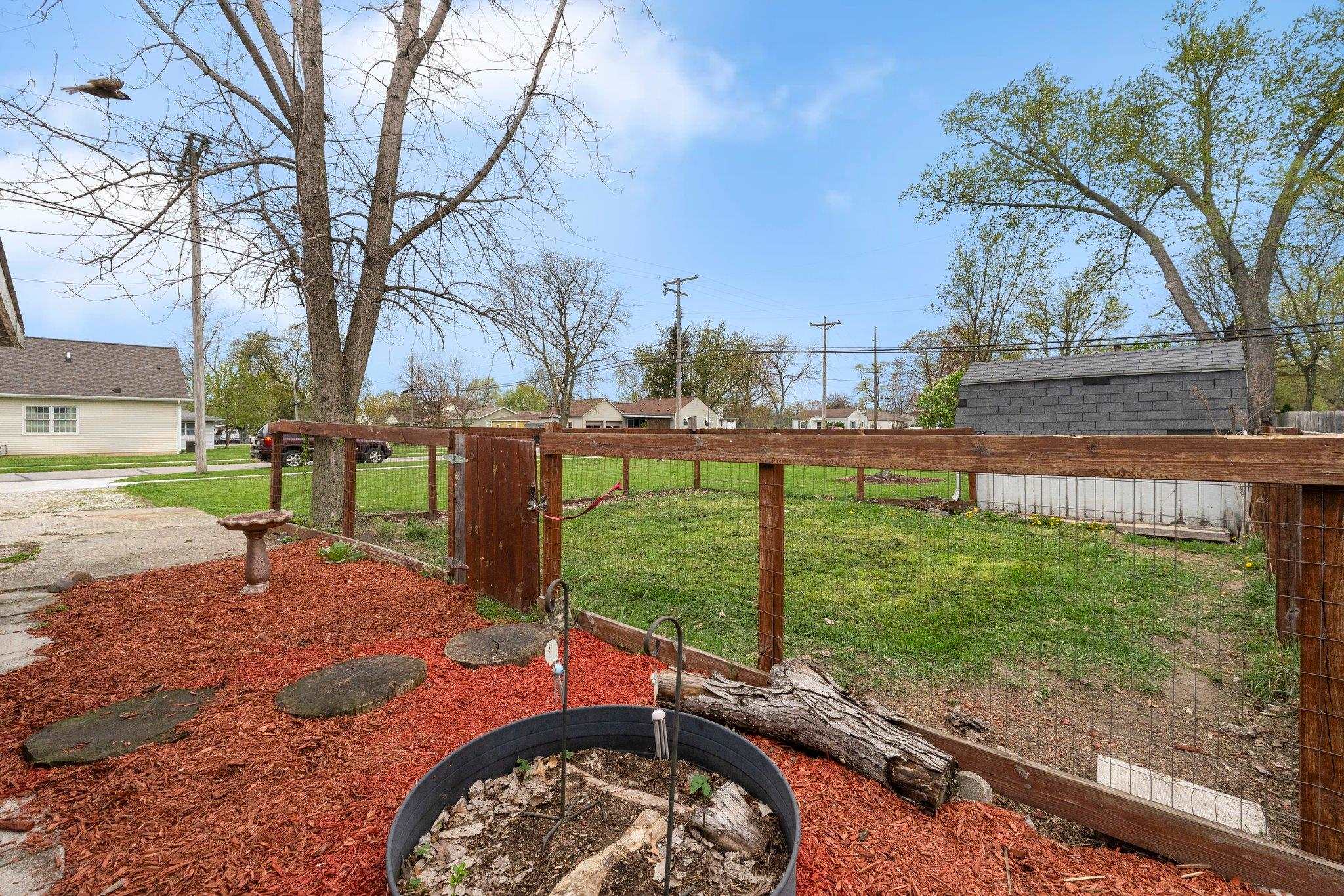 Photo 29 of 1605 E Clark Street