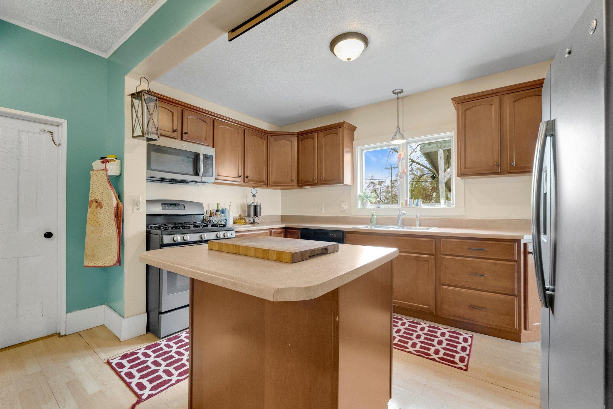 Photo 3 of 1605 E Clark Street