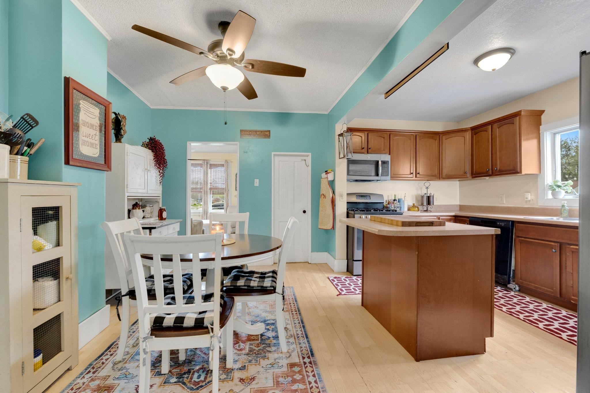 Photo 6 of 1605 E Clark Street