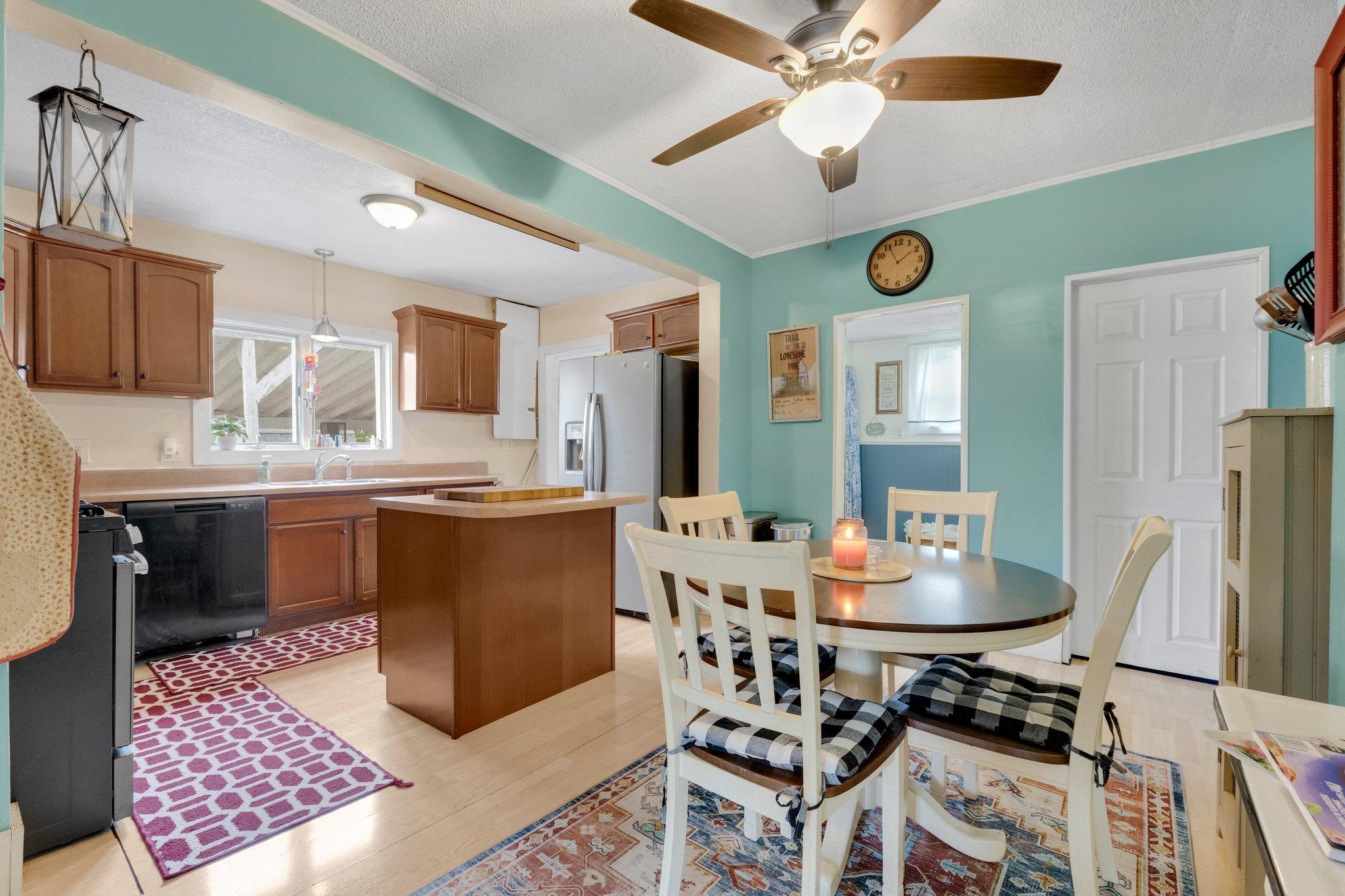 Photo 7 of 1605 E Clark Street