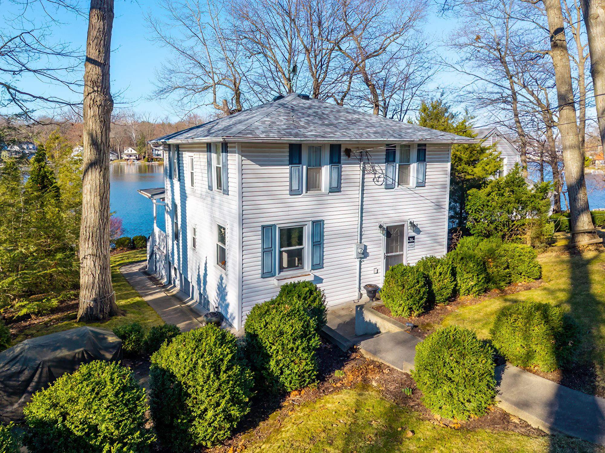 Photo 0 of 796 Lakeside Drive