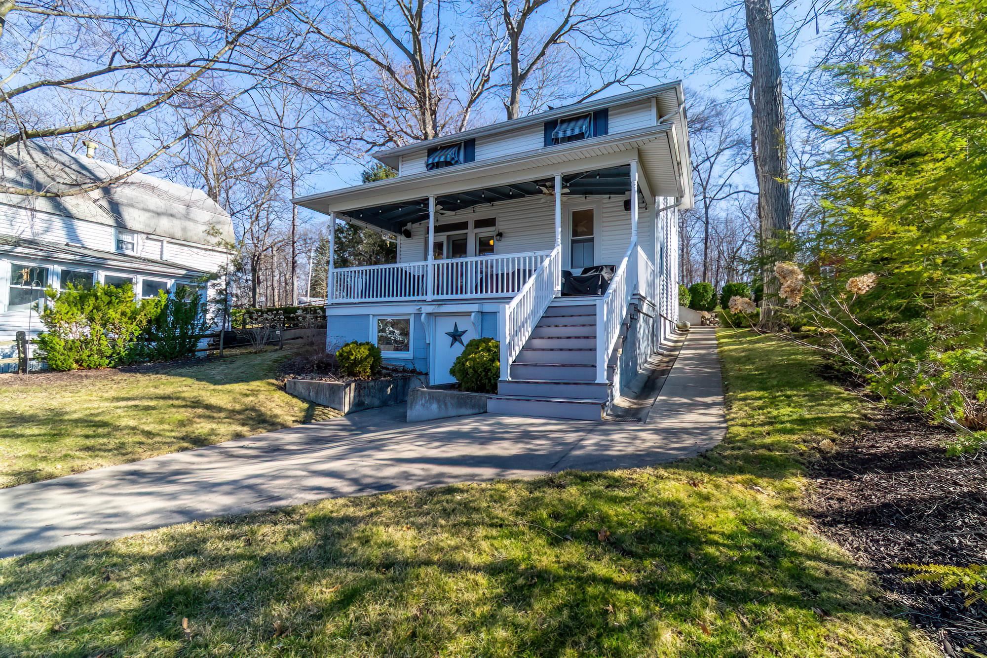 Photo 2 of 796 Lakeside Drive