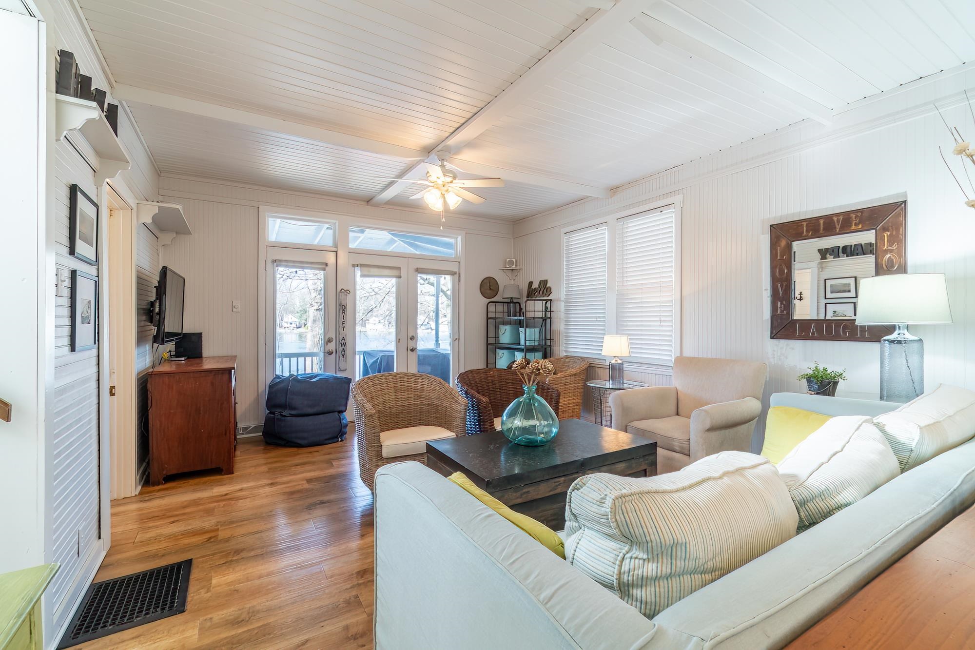 Photo 3 of 796 Lakeside Drive