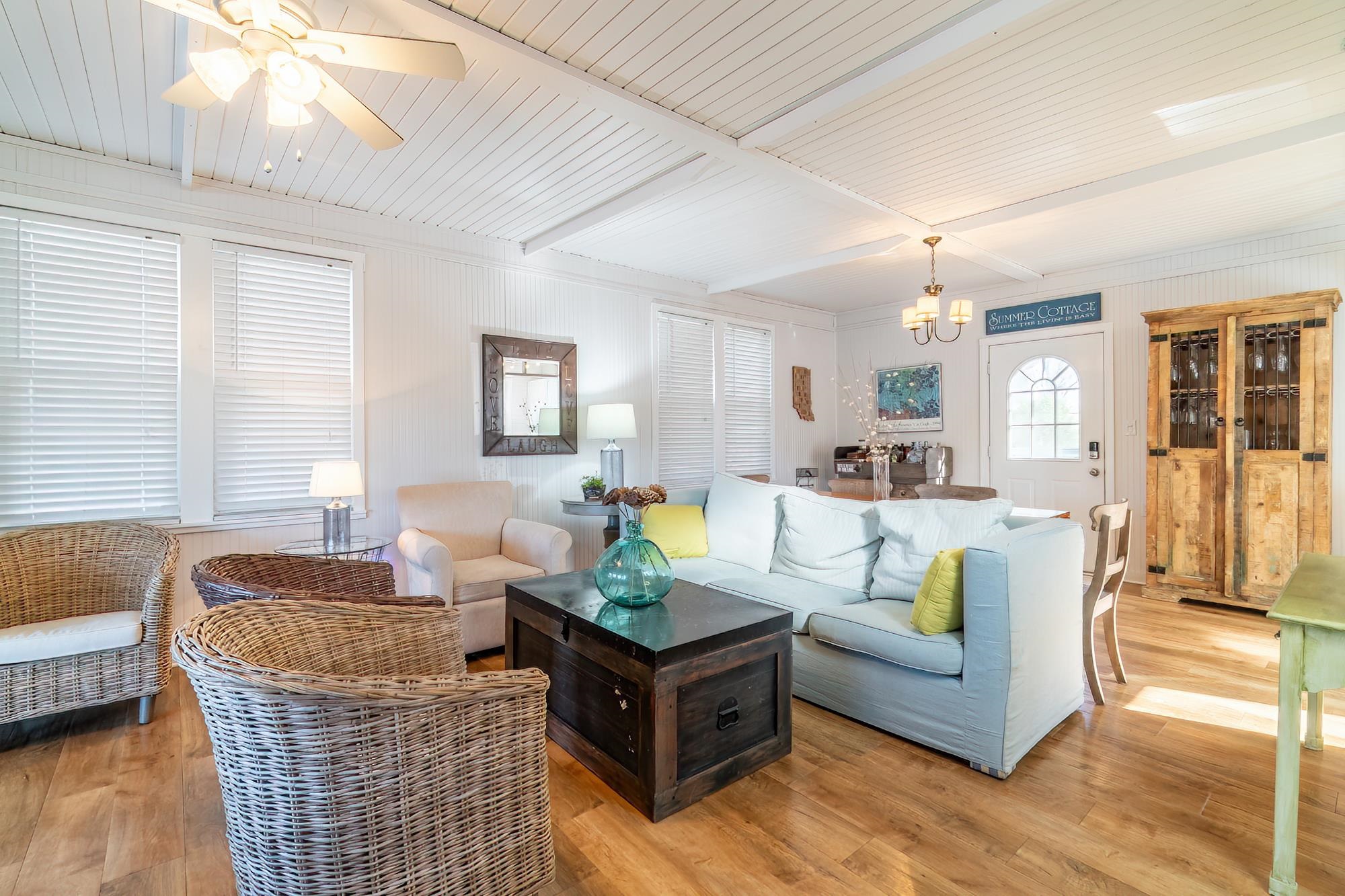 Photo 4 of 796 Lakeside Drive