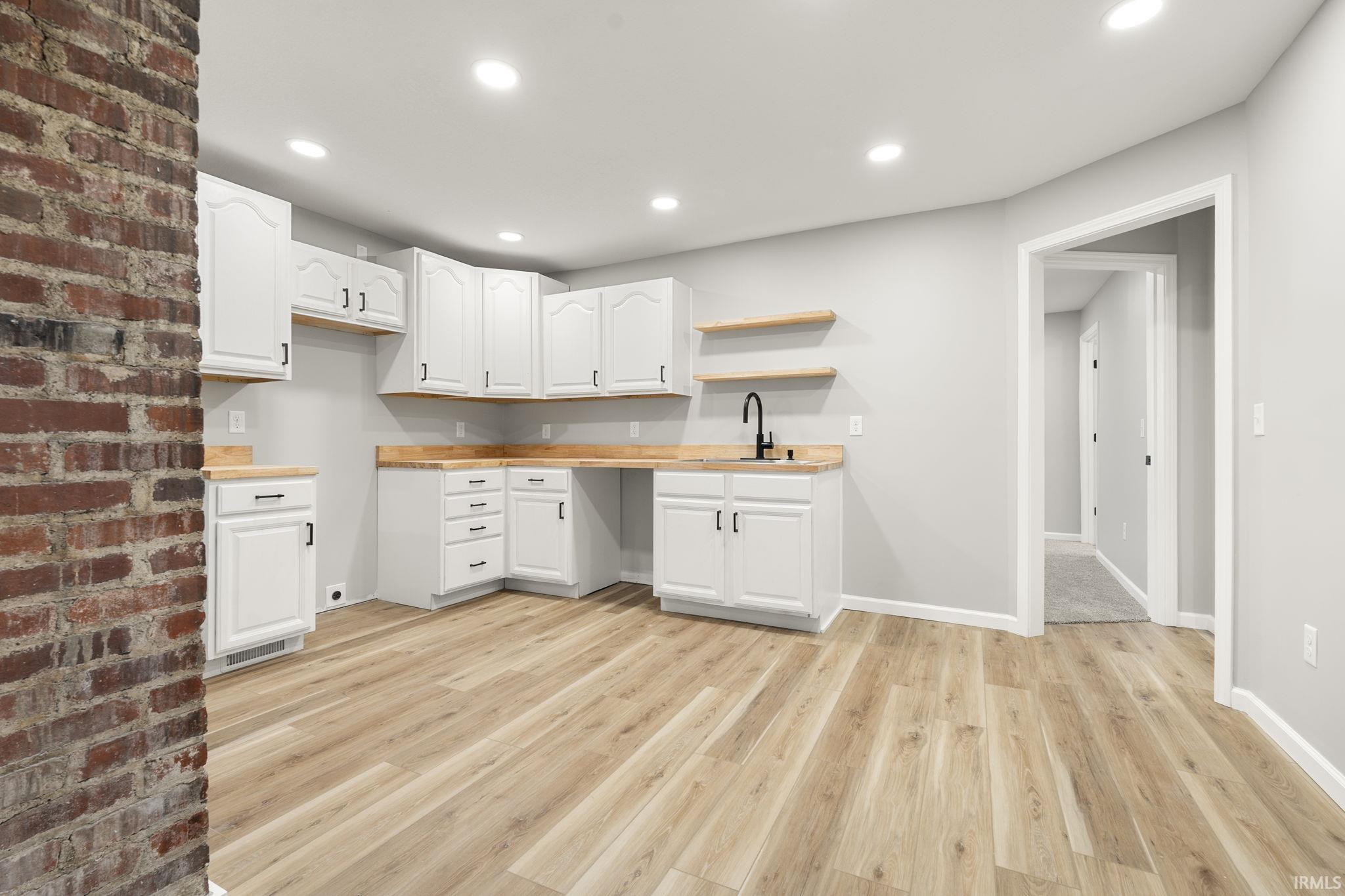 Photo 10 of 1123 W Otto