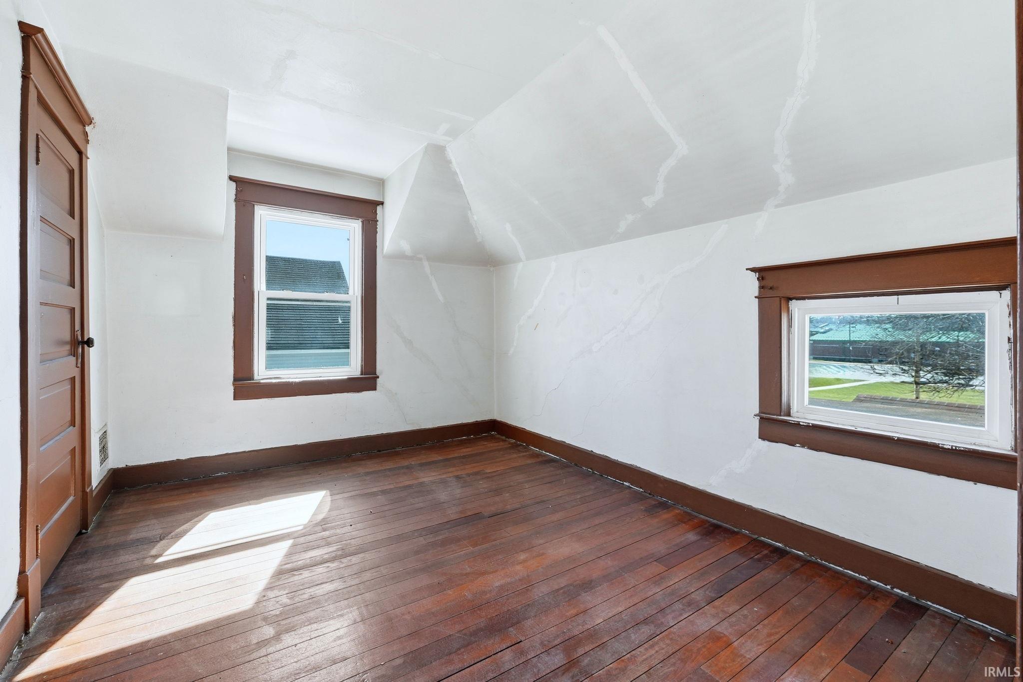 Photo 13 of 622 Broadway Street