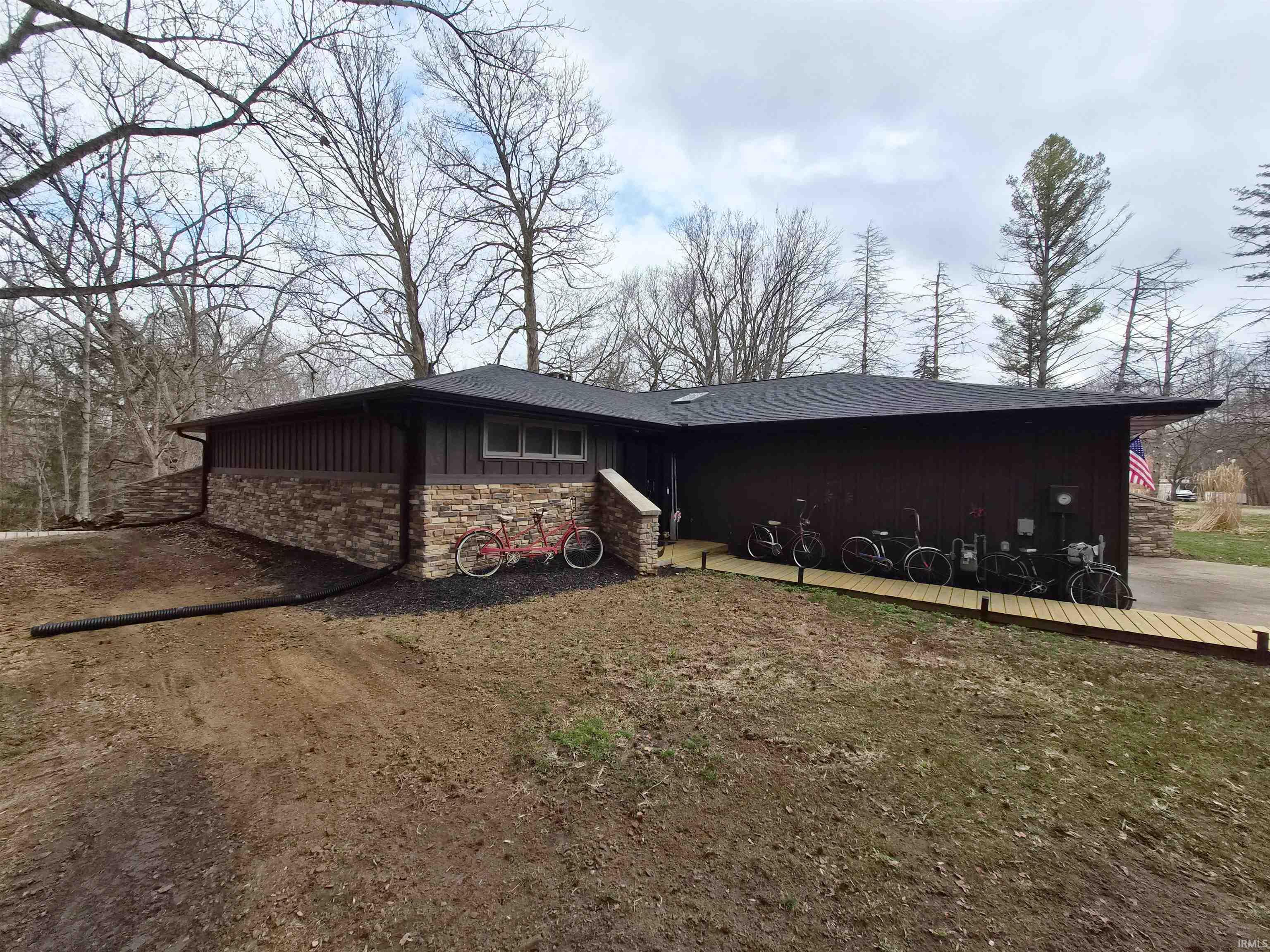 Photo 1 of 564 E Pink Magnolia Drive