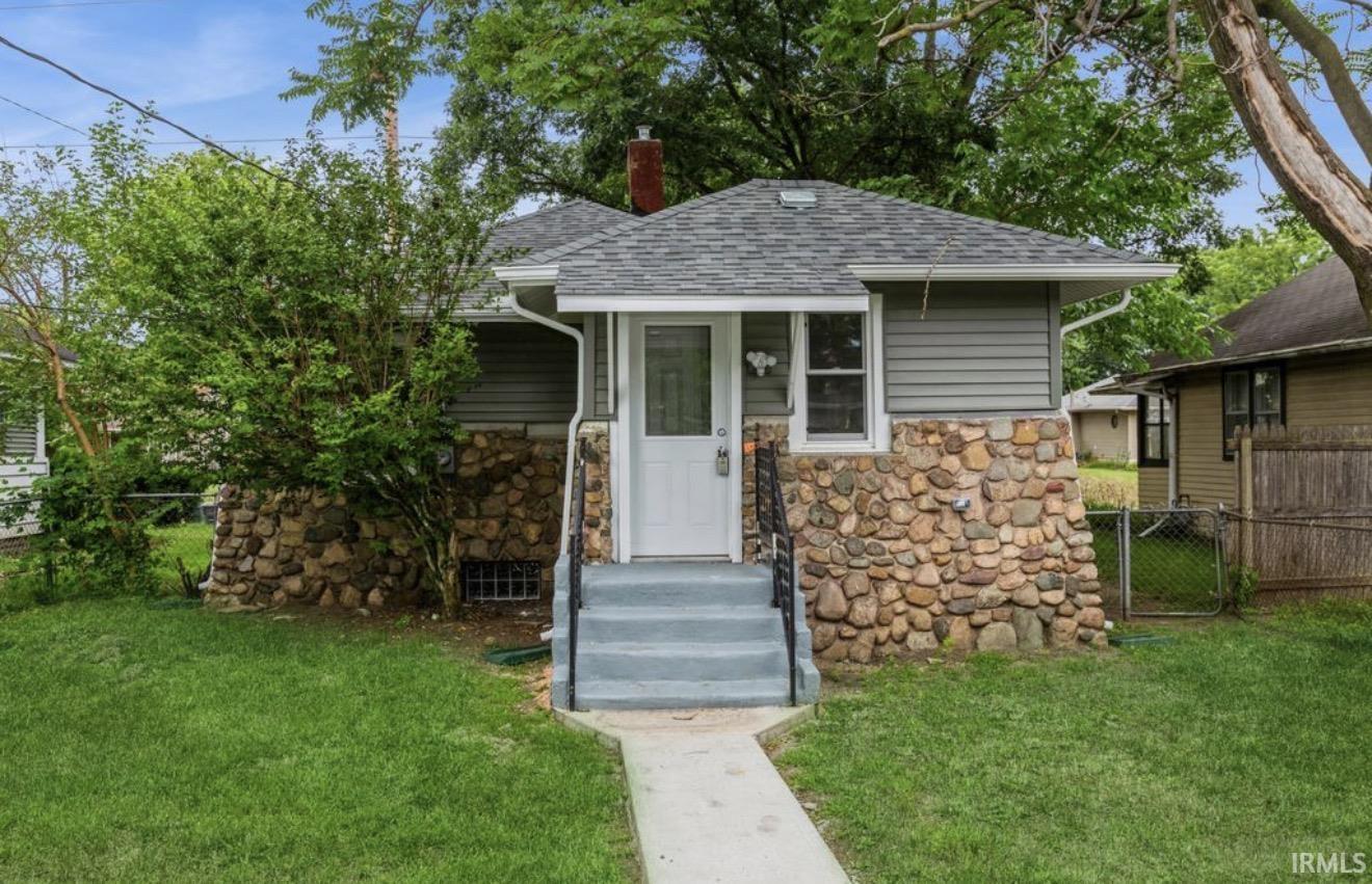 Homes for sale in Mishawaka, IN | 516 N Logan St, Mishawaka, IN 46545 | MLS# 202608425