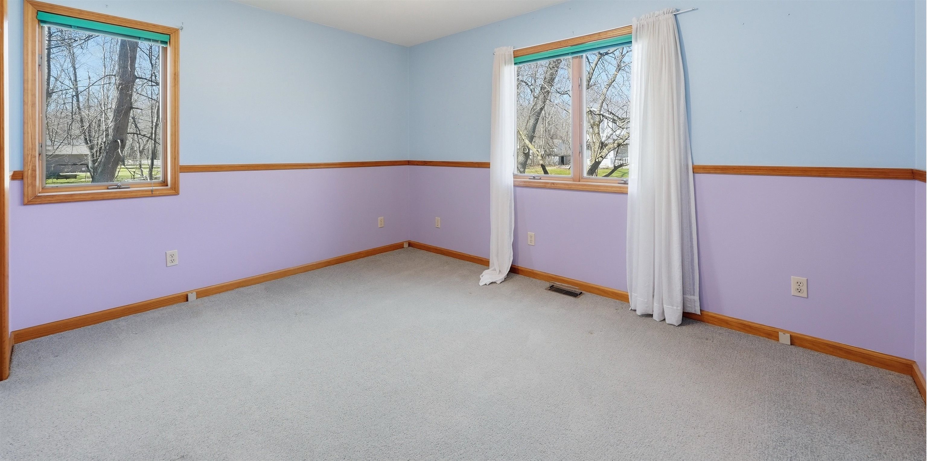 Second bedroom with lots of light and privacy