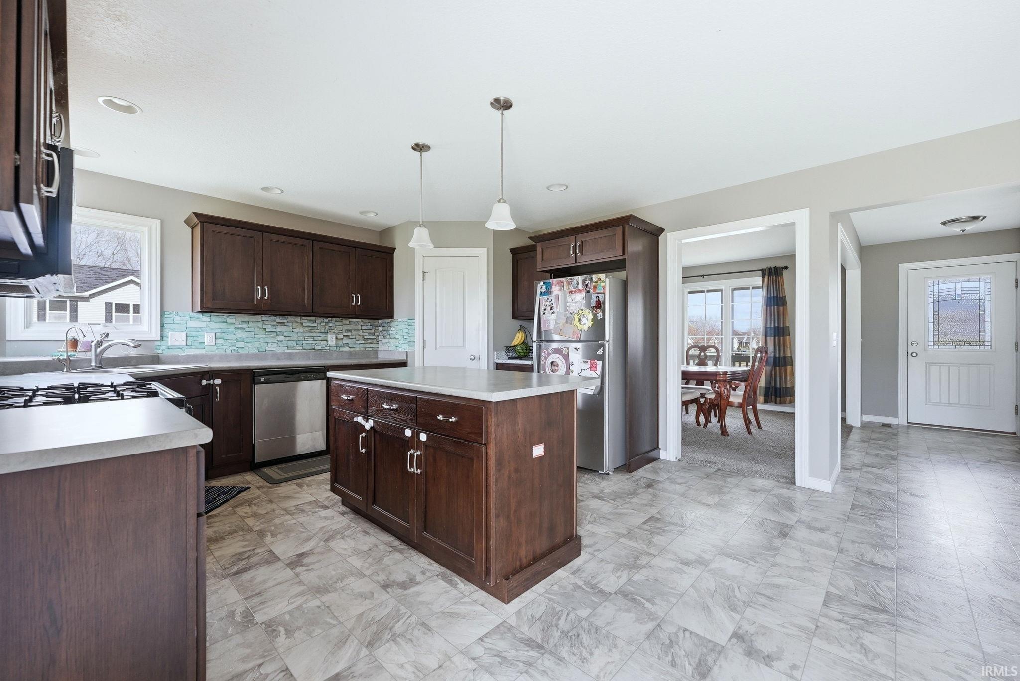 Photo 11 of 2085 Lindenwood Avenue