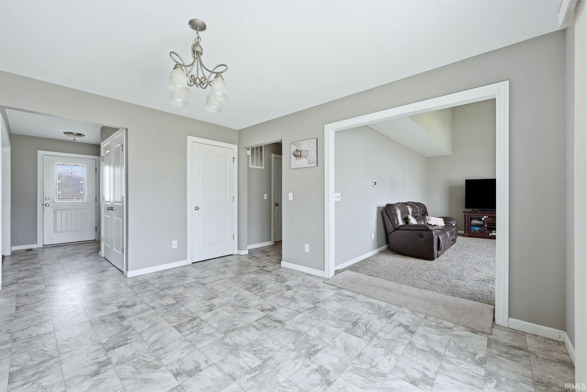 Photo 5 of 2085 Lindenwood Avenue