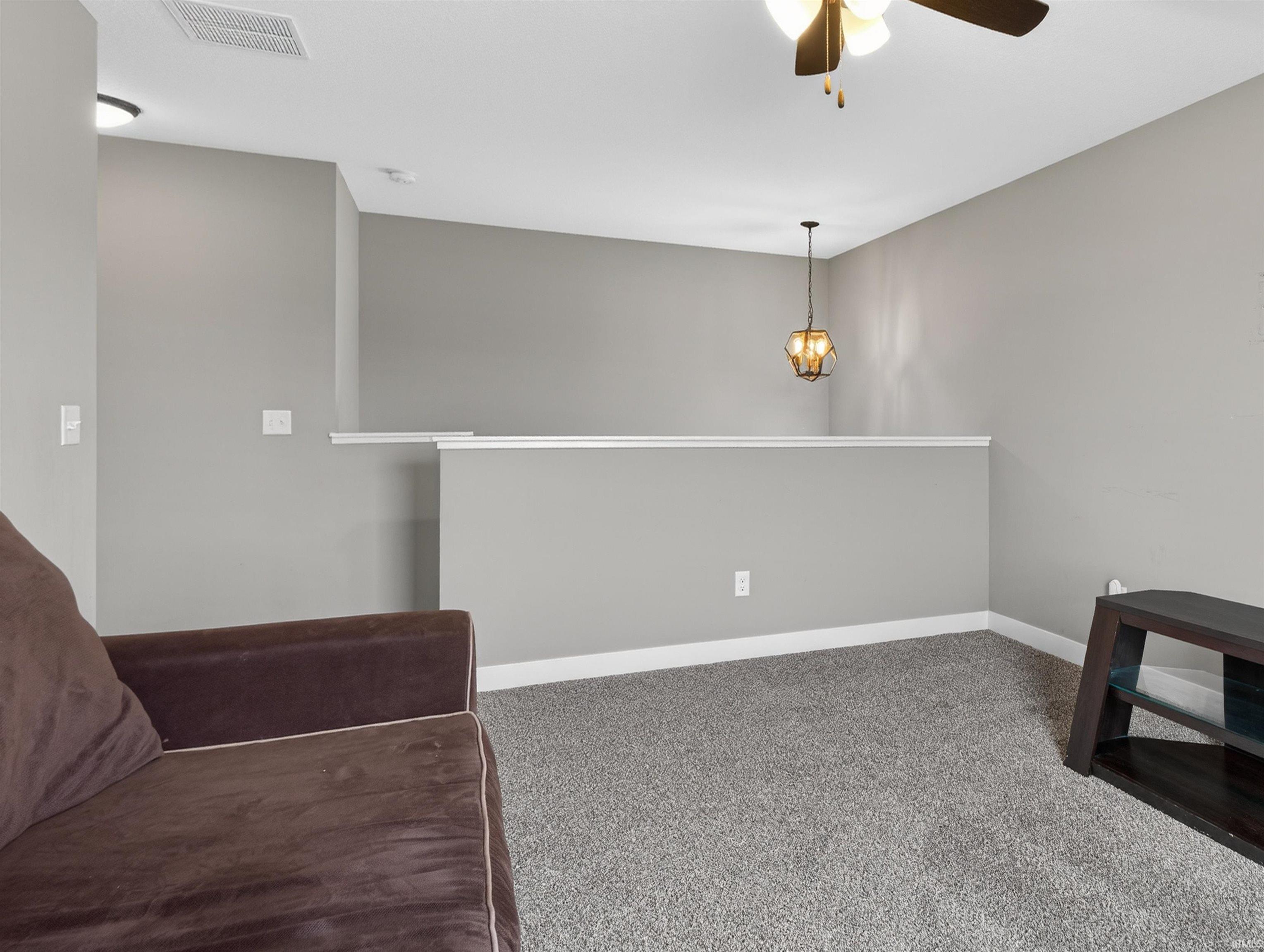 Unfurnished room with carpet and ceiling fan