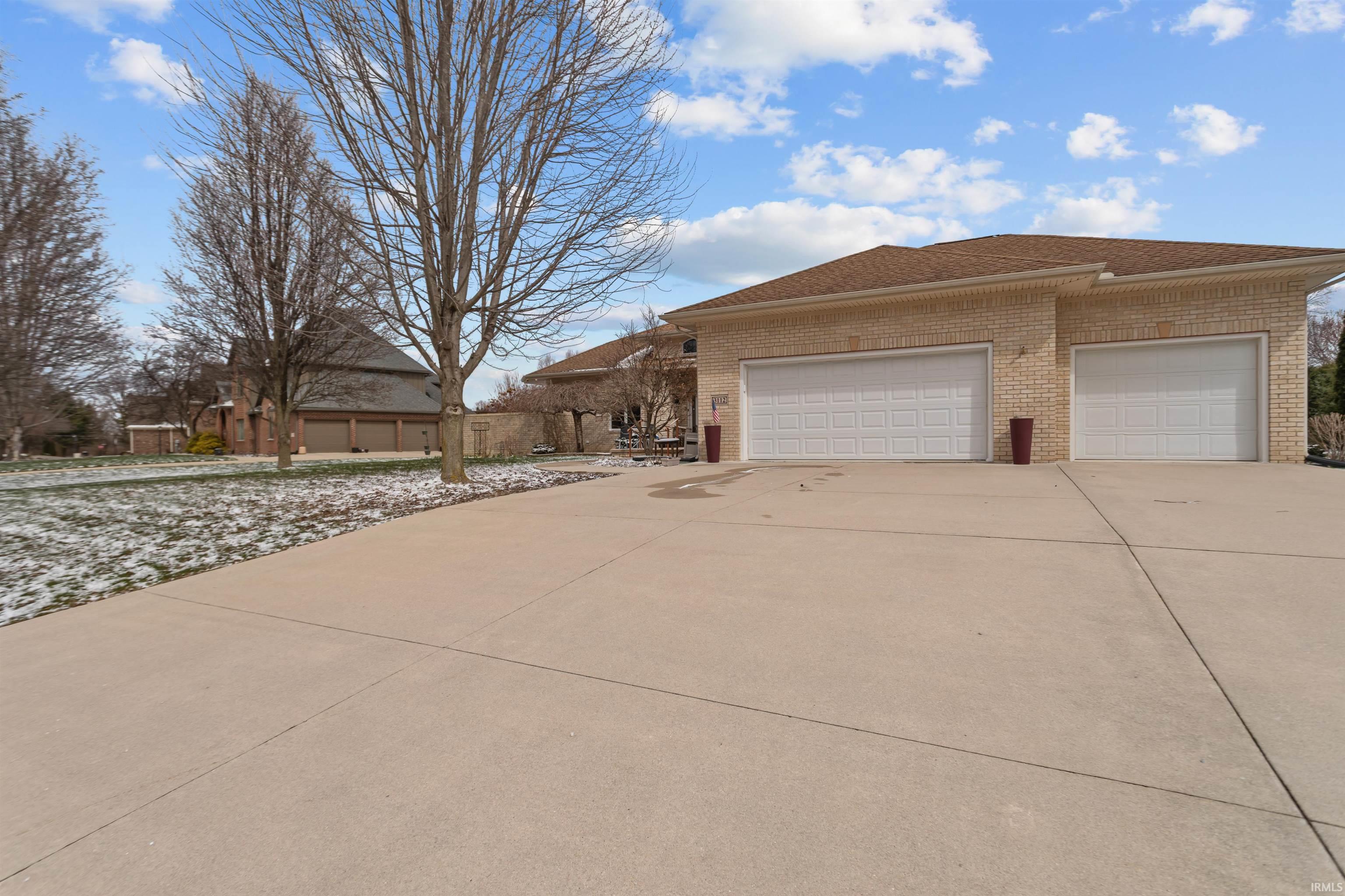 Homes for sale in Kokomo, IN | 3112 Timber Valley Dr, Kokomo, IN 46902 | MLS# 202608876