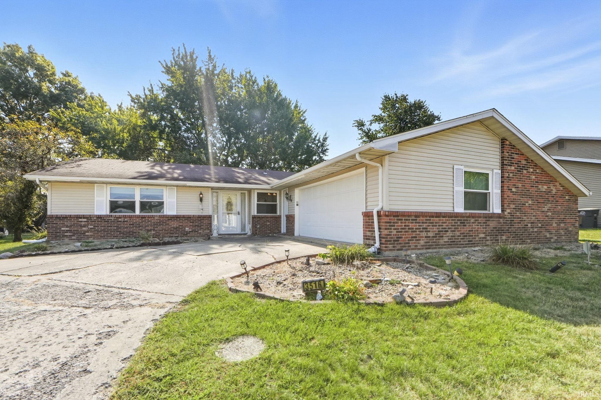 Homes for sale in Fort Wayne, IN | 3516 Debeney Dr, Fort Wayne, IN 46816 | MLS# 202609004