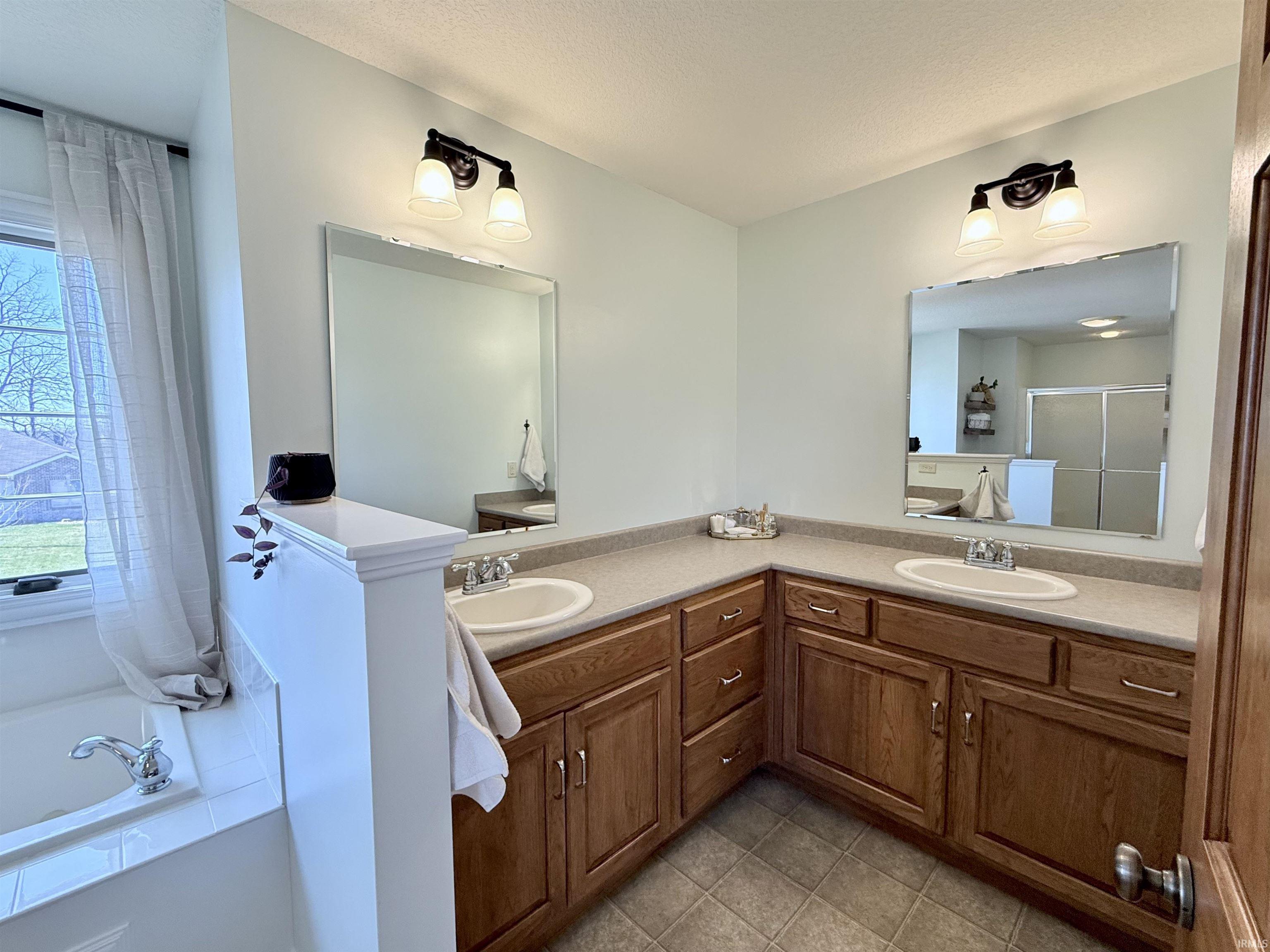 Photo 16 of 2142 Laurelwood Drive