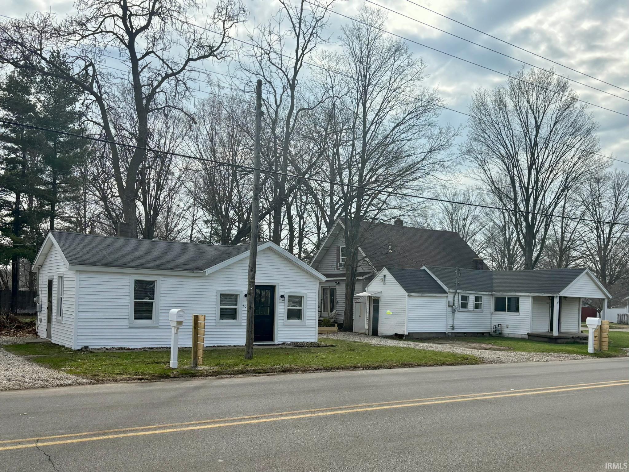Ranch-style house featuring a front yard
